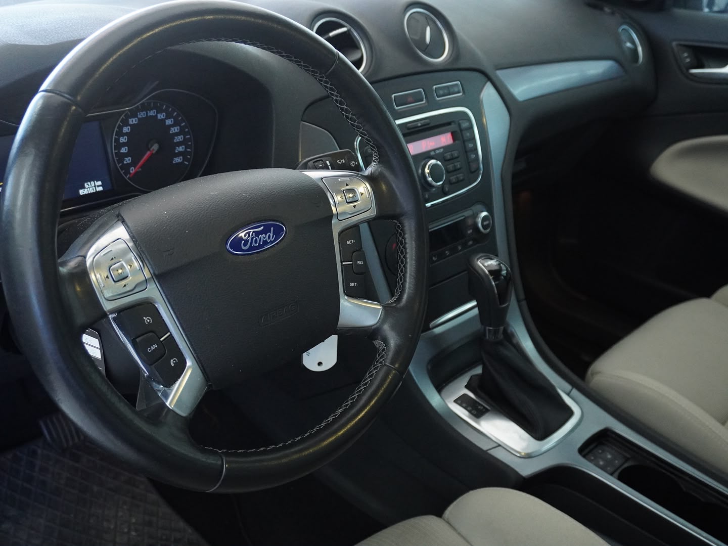 FORD Mondeo 2.0 EcoBoost SCTi Titanium PowerShift-image-2