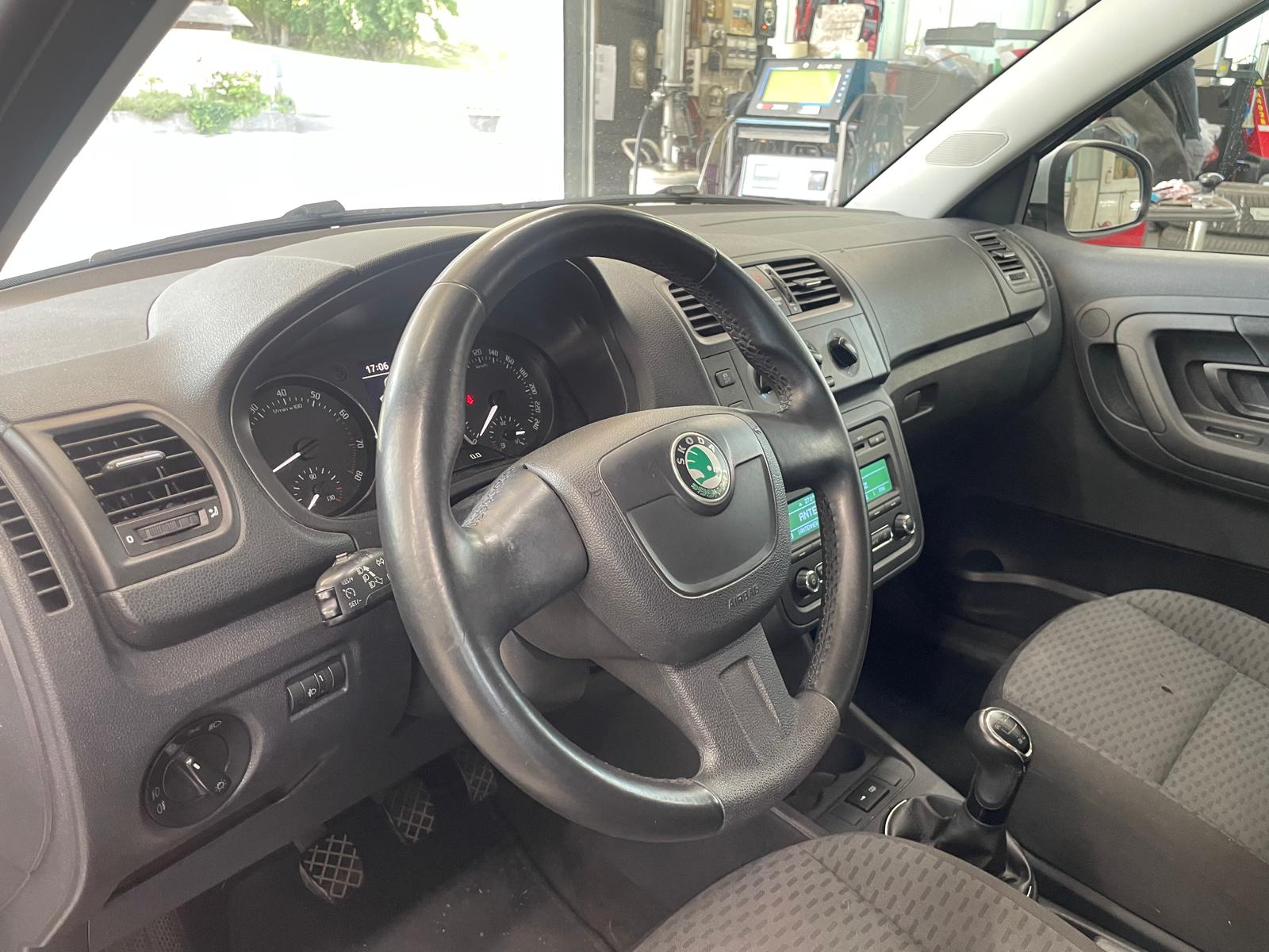 SKODA Fabia 1.2 TSI Ambition Plus-image-5