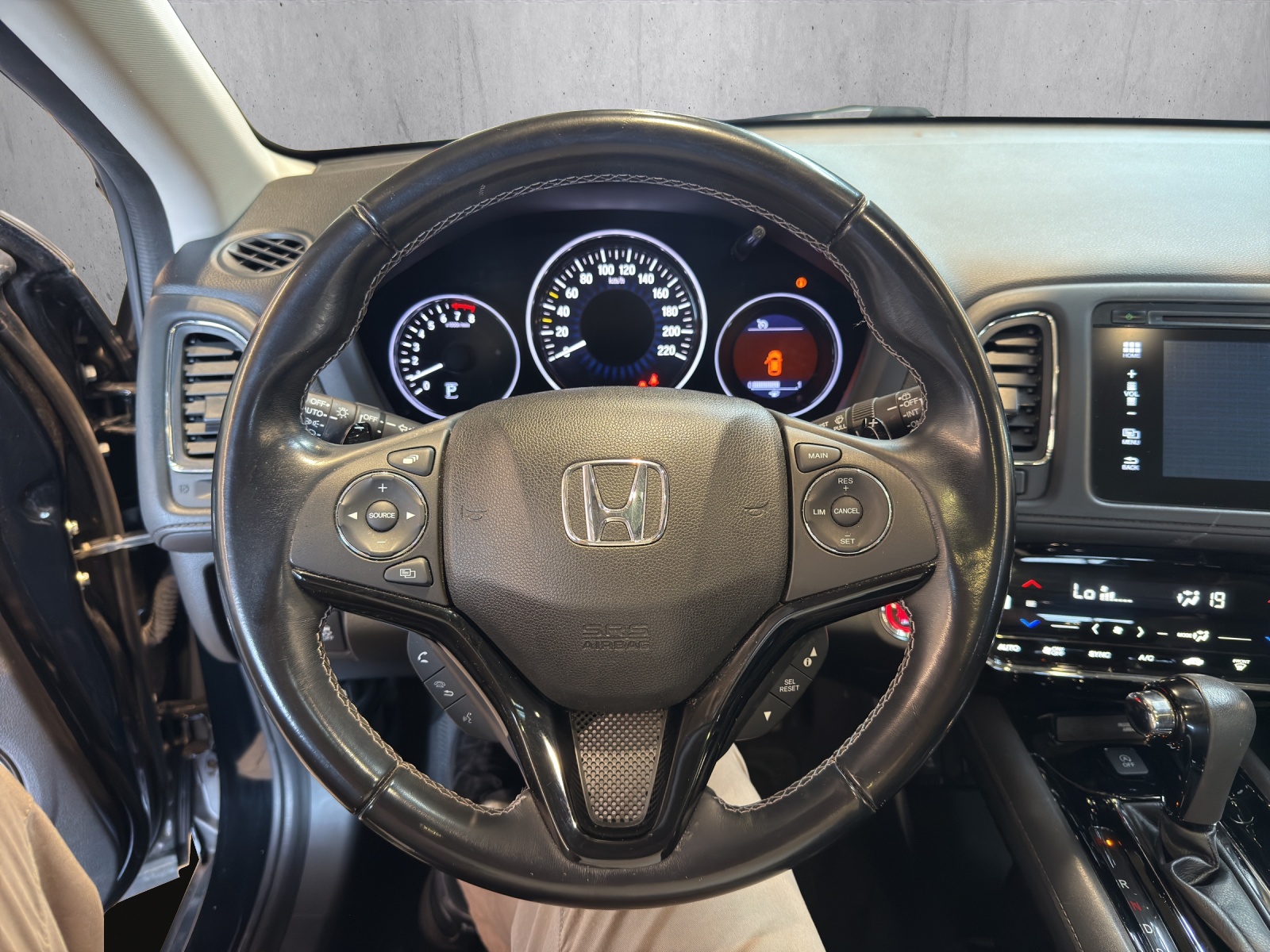 HONDA HR-V 1.5i-VTEC Executive-image-15