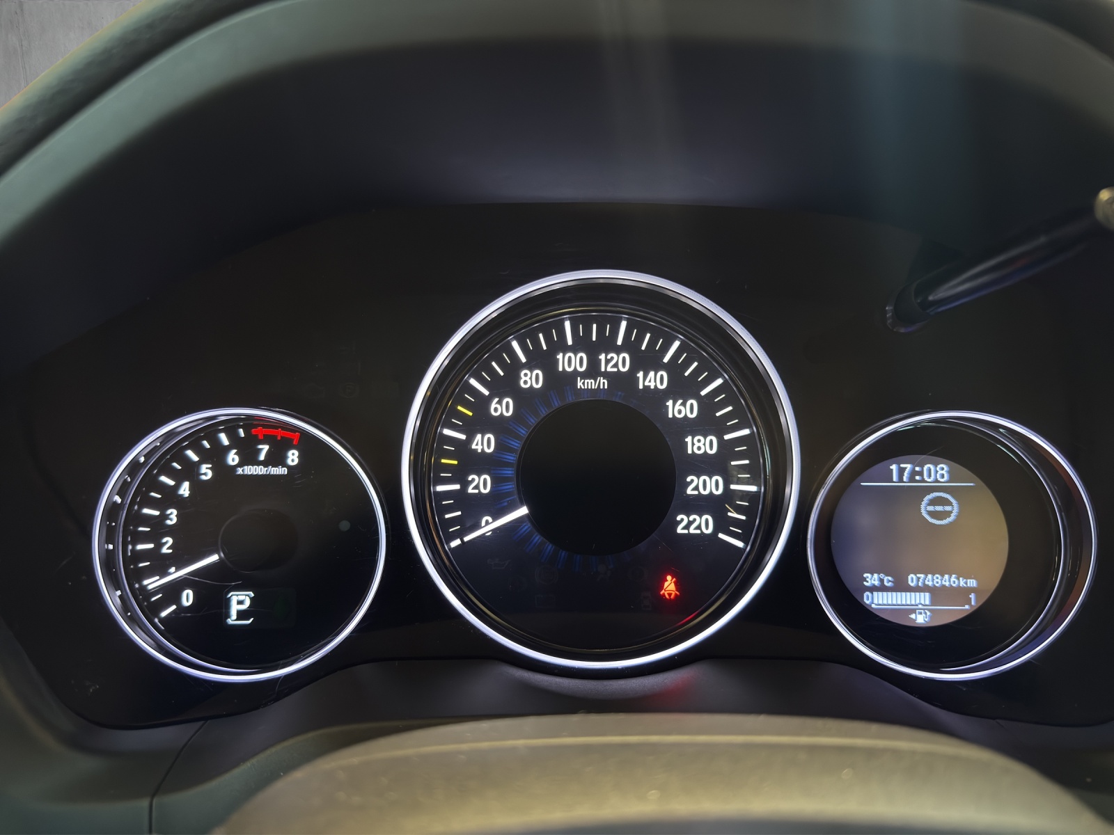HONDA HR-V 1.5i-VTEC Executive-image-8