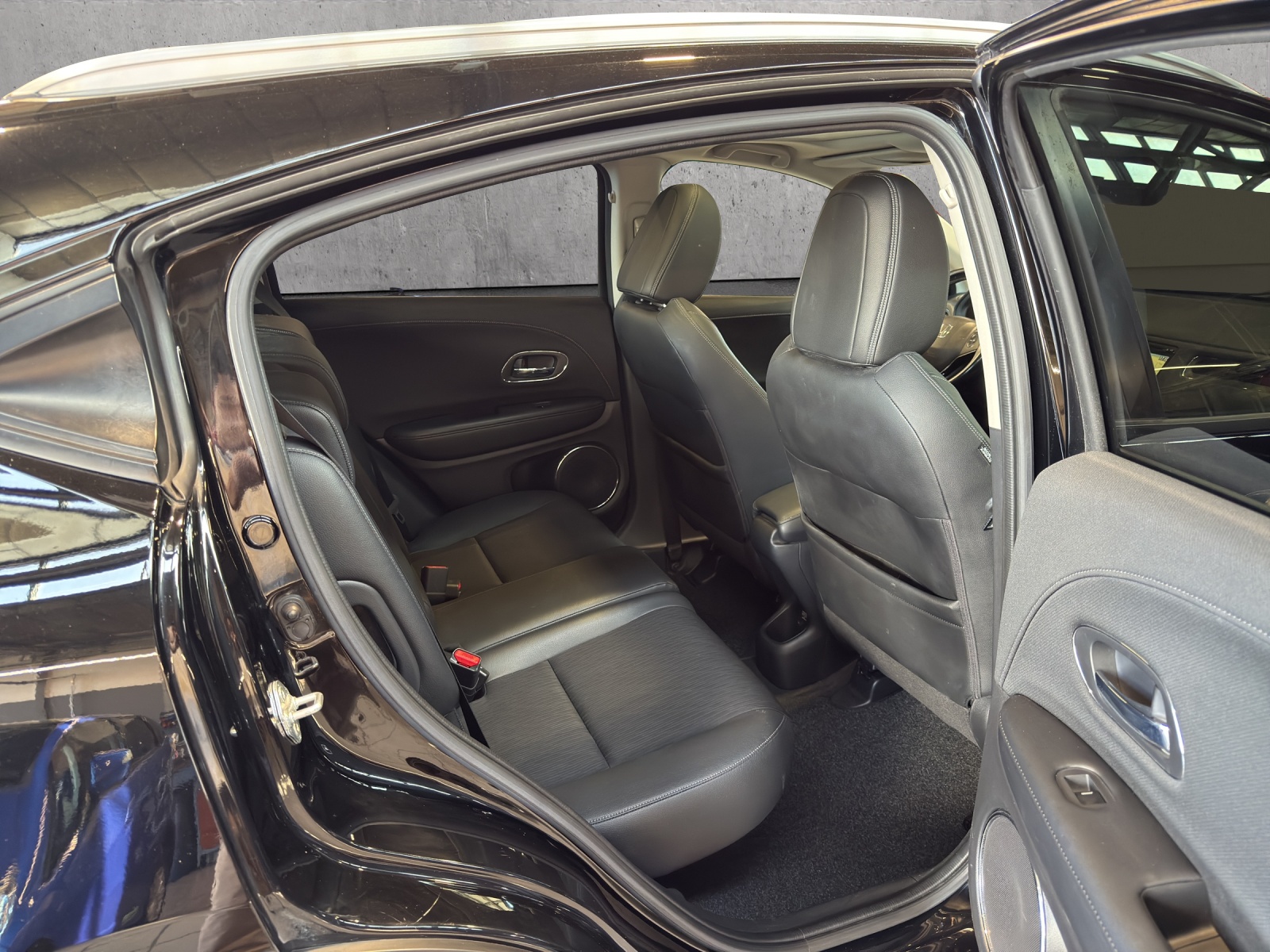 HONDA HR-V 1.5i-VTEC Executive-image-19