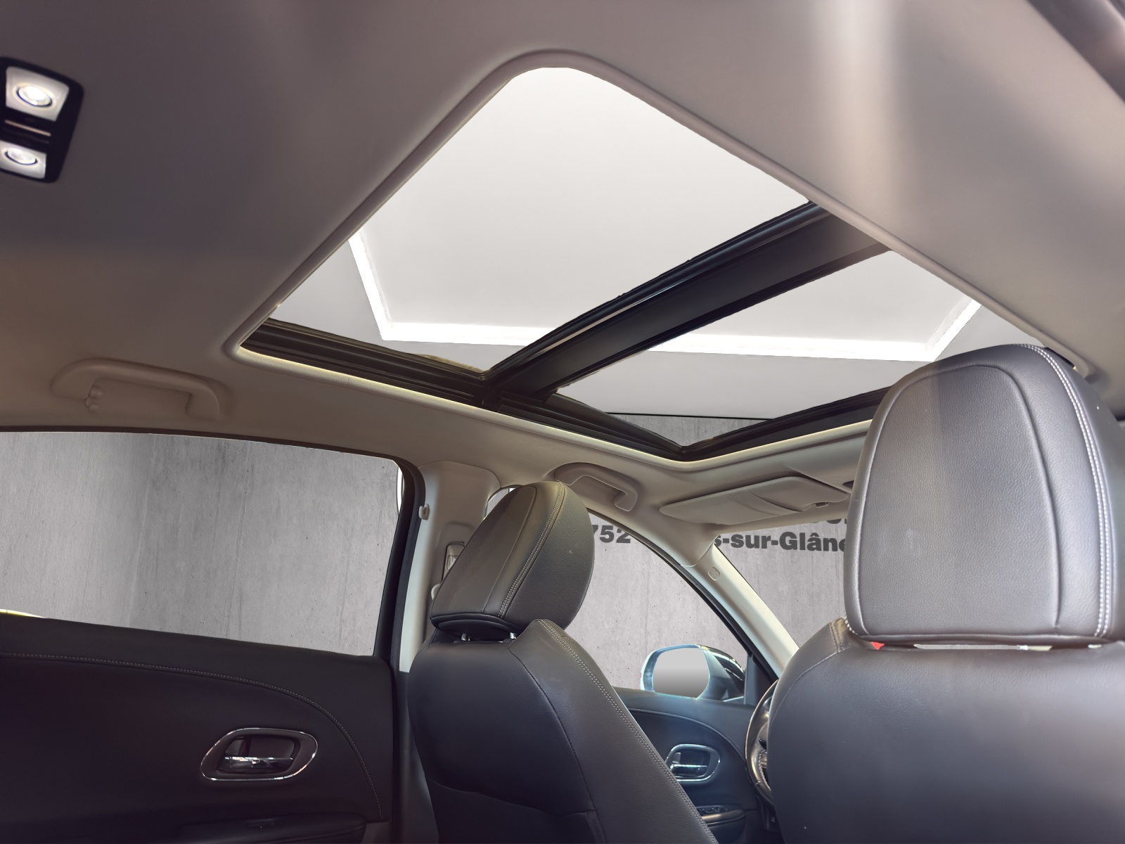 HONDA HR-V 1.5i-VTEC Executive-image-13