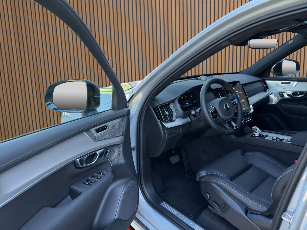 VOLVO XC90 2.0 T8 TE Black Edition eAWD-image-10