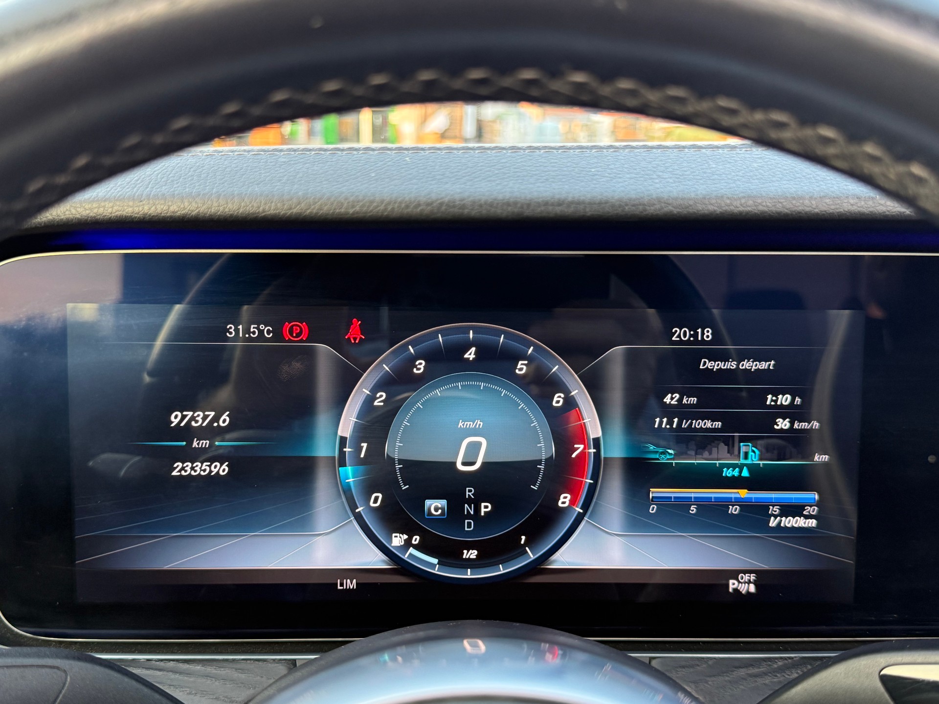 MERCEDES-BENZ E 200 Cabriolet AMG Line 4 Matic 9G-Tronic-image-11