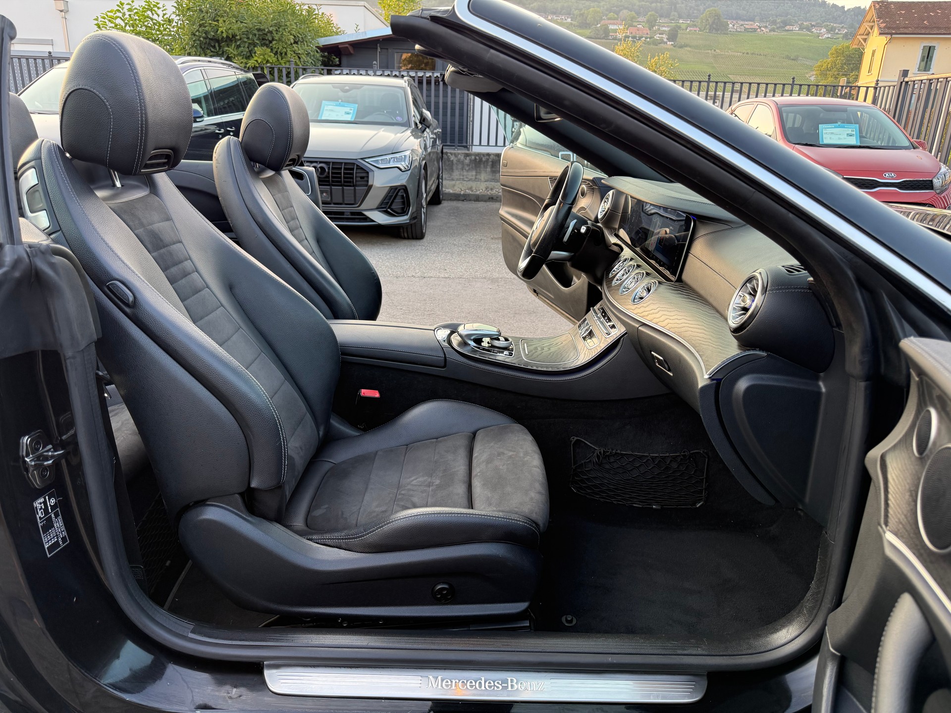 MERCEDES-BENZ E 200 Cabriolet AMG Line 4 Matic 9G-Tronic-image-9