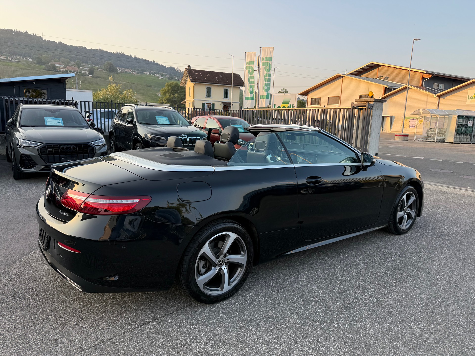 MERCEDES-BENZ E 200 Cabriolet AMG Line 4 Matic 9G-Tronic-image-5