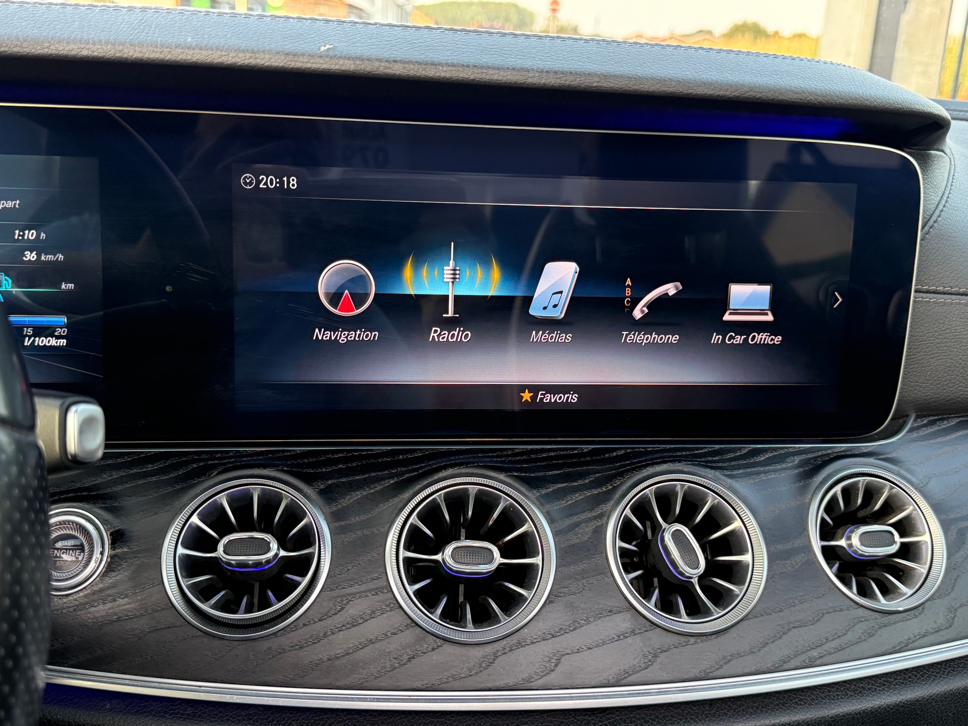 MERCEDES-BENZ E 200 Cabriolet AMG Line 4 Matic 9G-Tronic-image-10