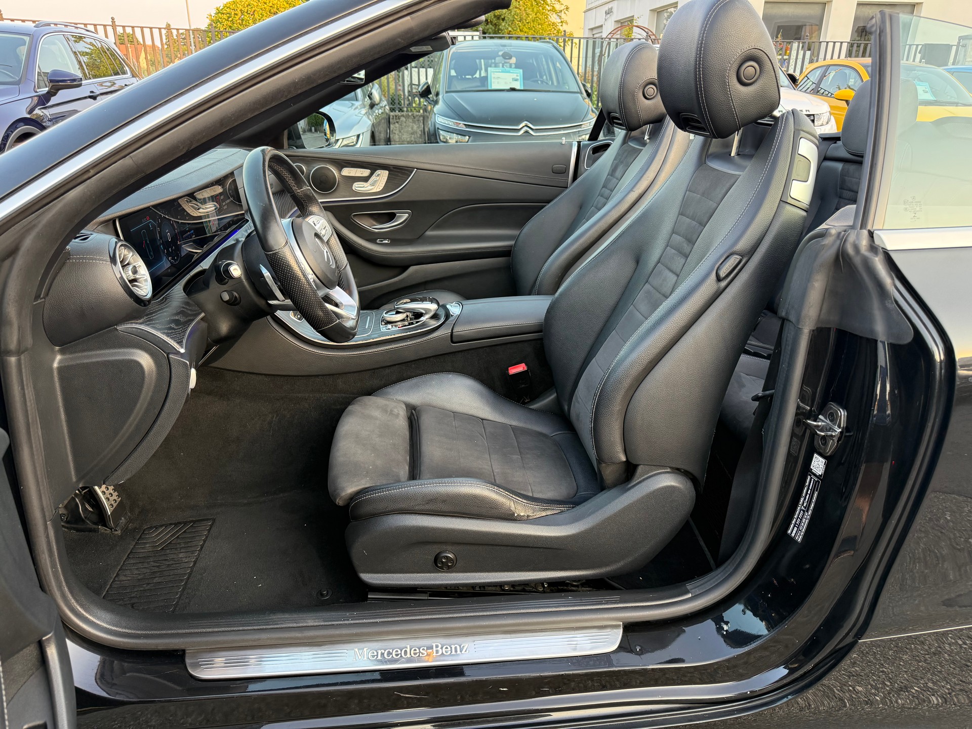 MERCEDES-BENZ E 200 Cabriolet AMG Line 4 Matic 9G-Tronic-image-7
