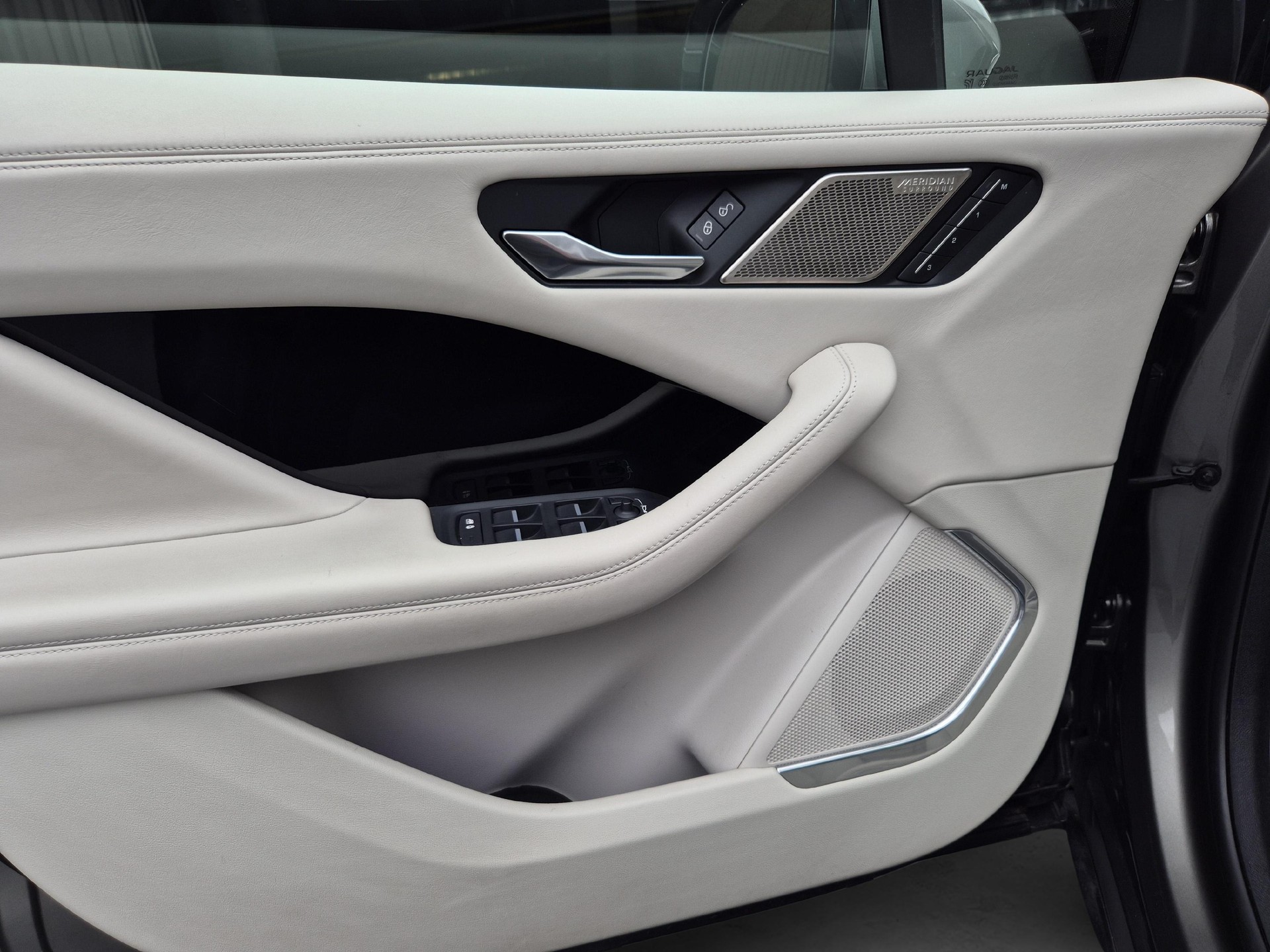 JAGUAR I-Pace EV400 HSE AWD-image-15