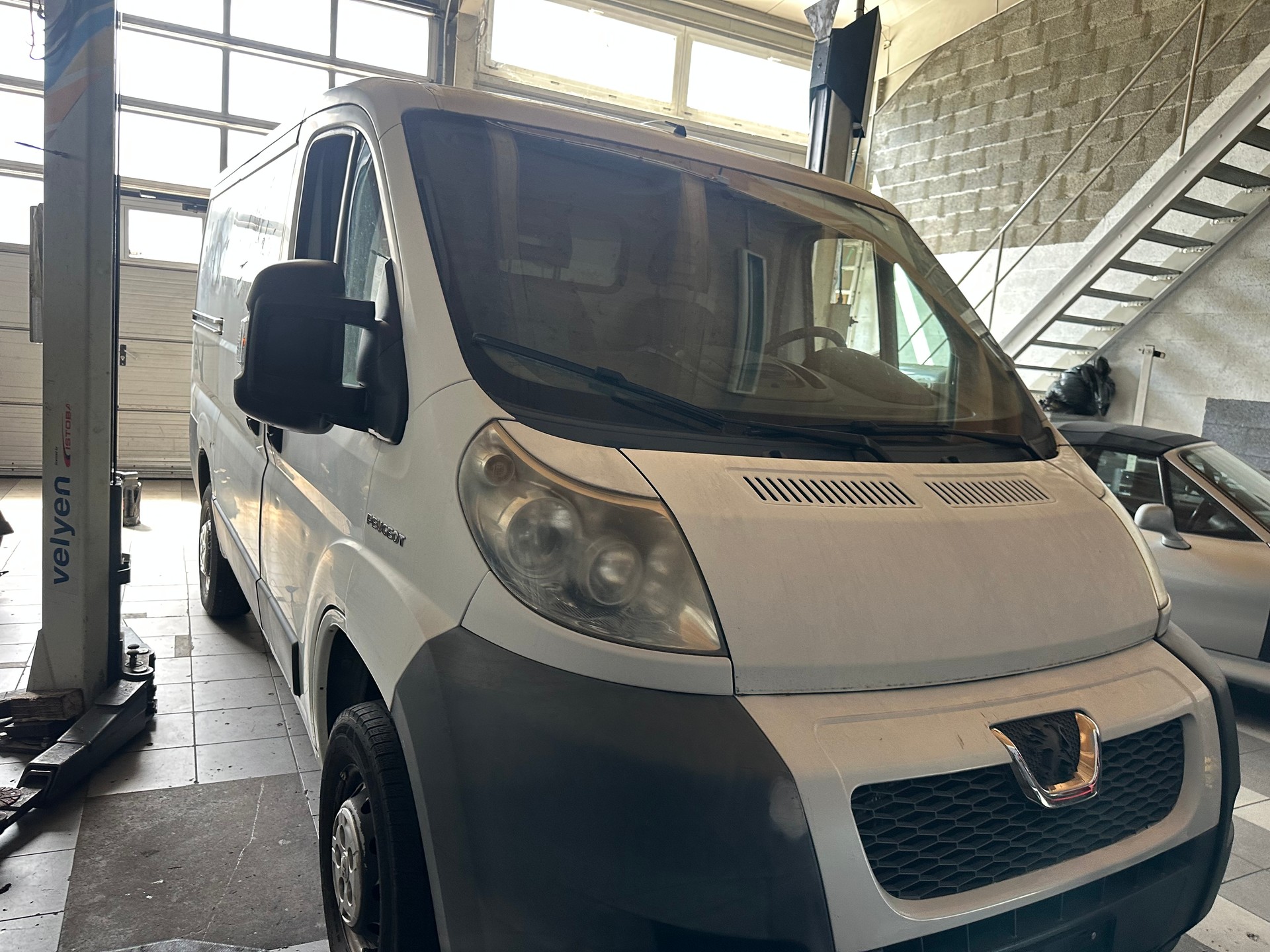 PEUGEOT Boxer 2.2 HDI 330 L1H1-image-1
