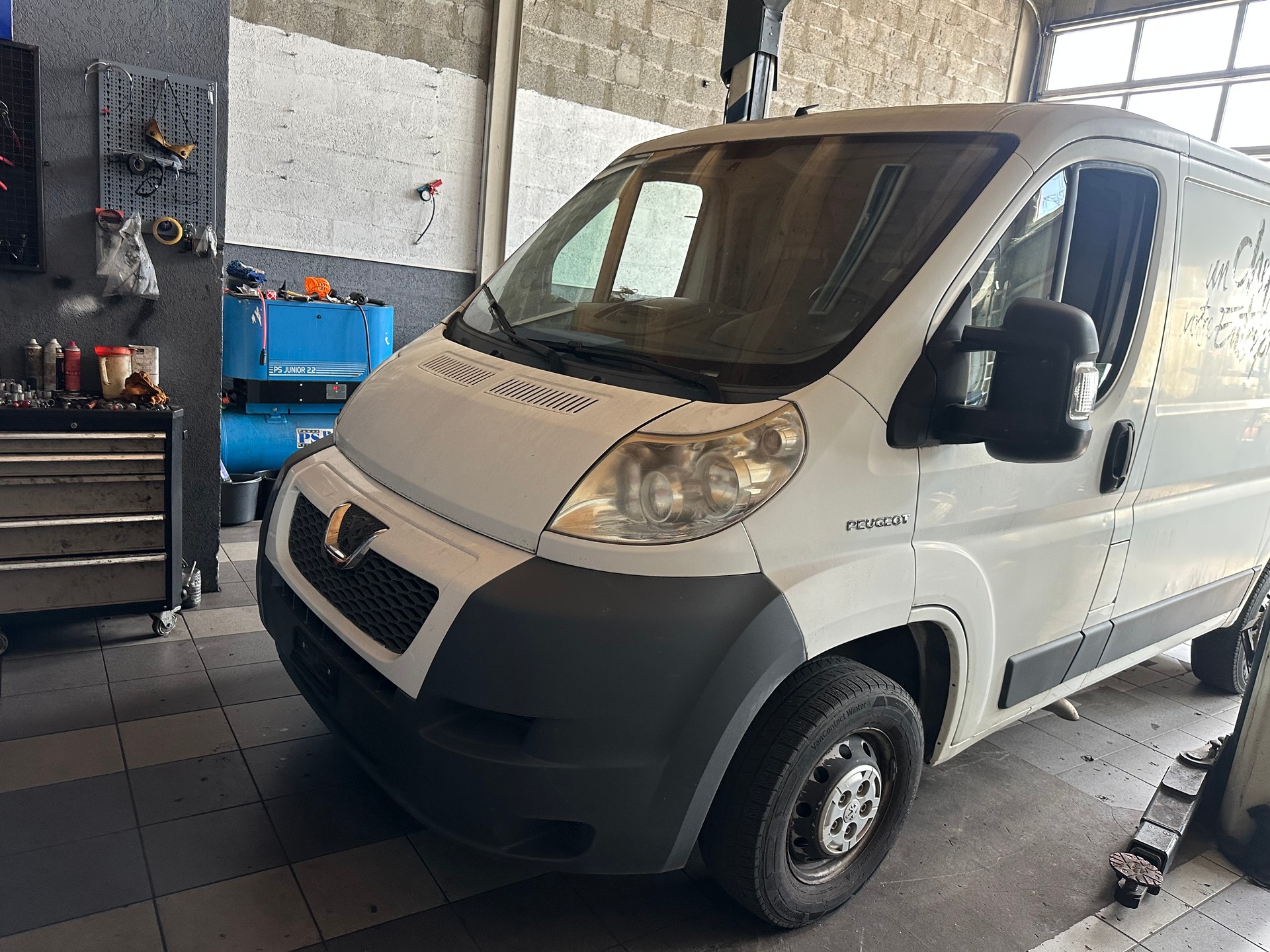 PEUGEOT Boxer 2.2 HDI 330 L1H1-image-0