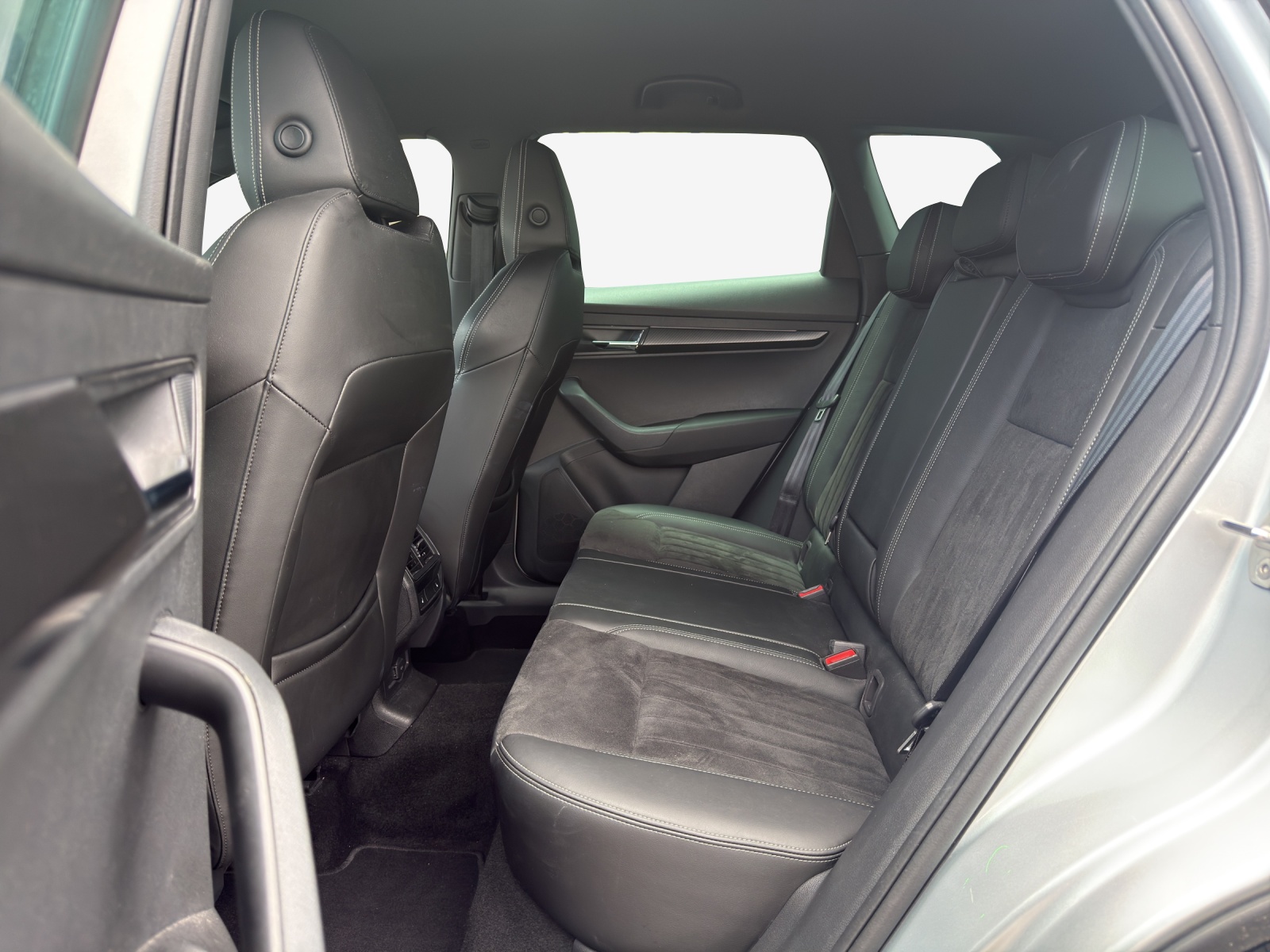 SKODA Karoq 2.0 TSI SportLine 4x4 DSG-image-11