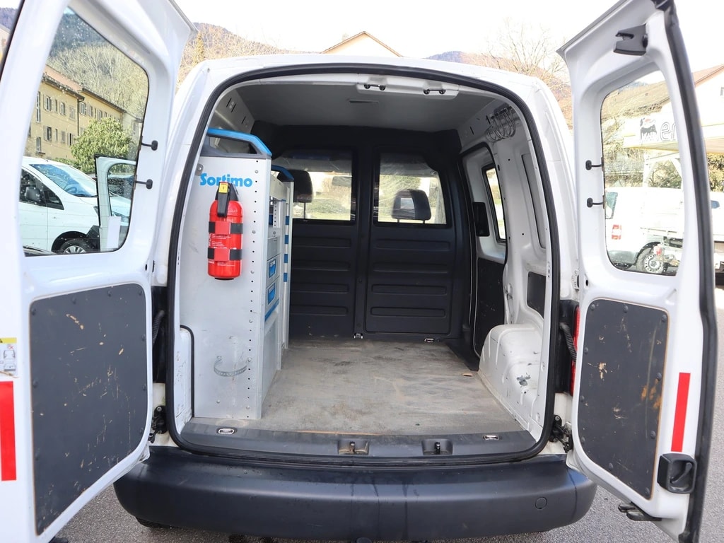 VW Caddy 2.0TDI 4Motion DSG ** Anhängevorrichtung ** Klimaanlage ** mit Werkstatt Einrichtung ** 4x4 **-image-6