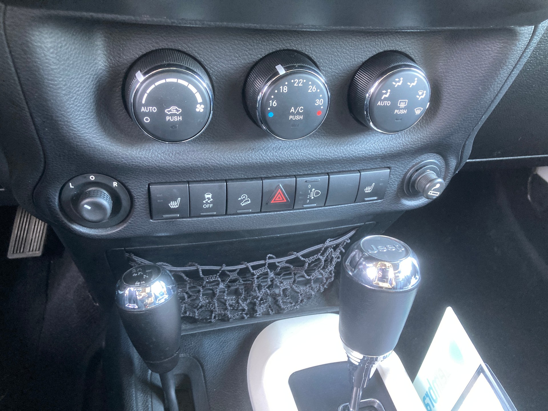 JEEP Wrangler 3.6 Unlimited Sahara Automatic hardtop-image-11