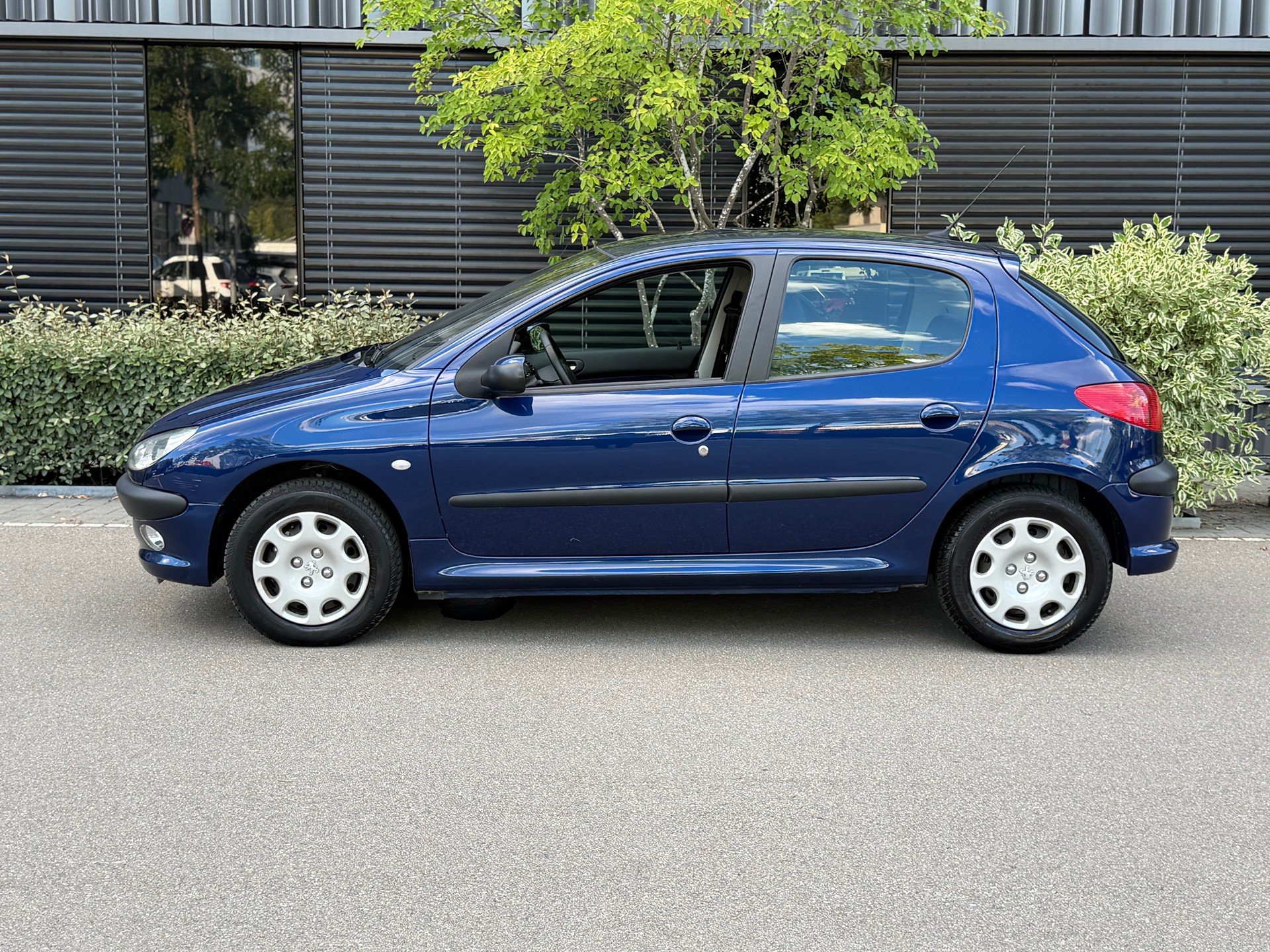 PEUGEOT 206 1.6 16V (XT) Premium-image-5