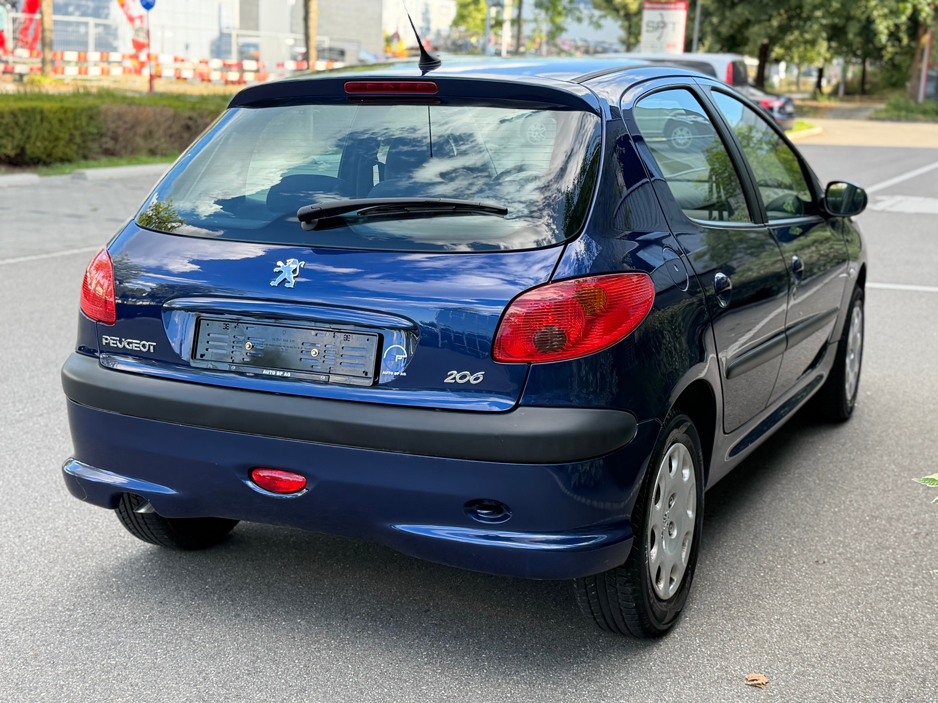 PEUGEOT 206 1.6 16V (XT) Premium-image-2