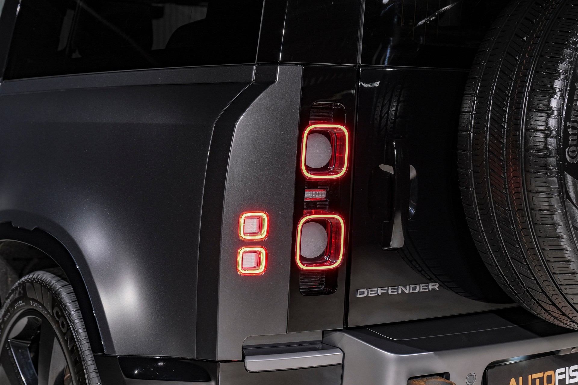LAND ROVER Defender 90 V8 5.0 Carpathian Edition AT8-image-28
