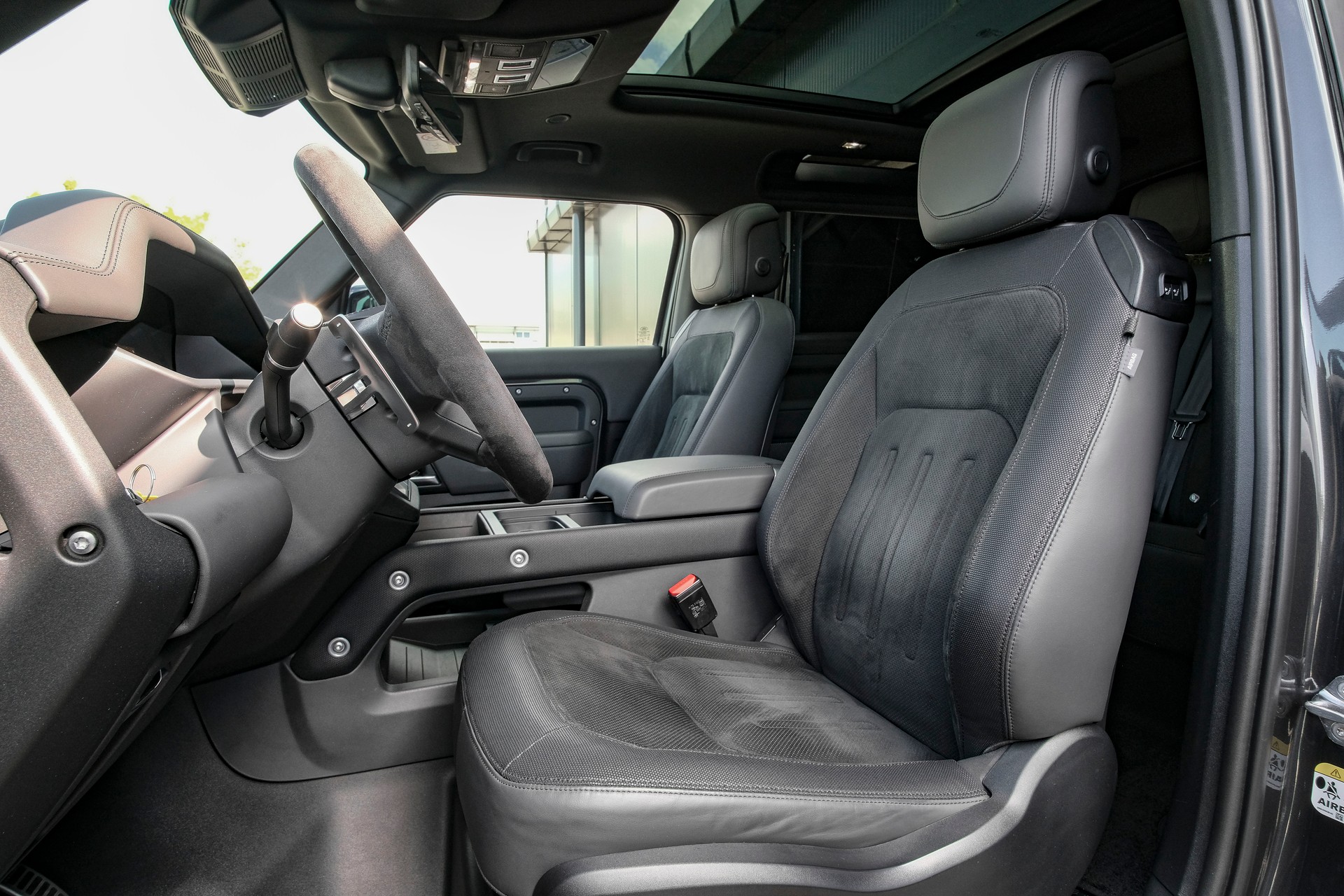 LAND ROVER Defender 90 V8 5.0 Carpathian Edition AT8-image-9