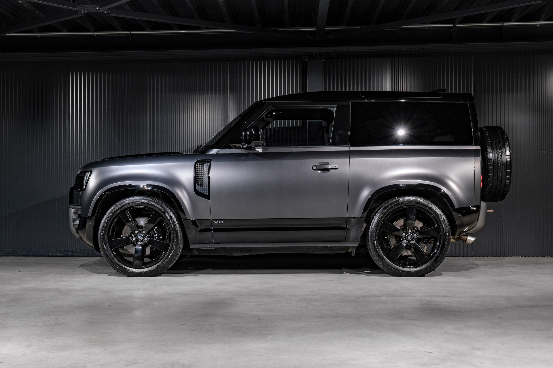 LAND ROVER Defender 90 V8 5.0 Carpathian Edition AT8-image-8