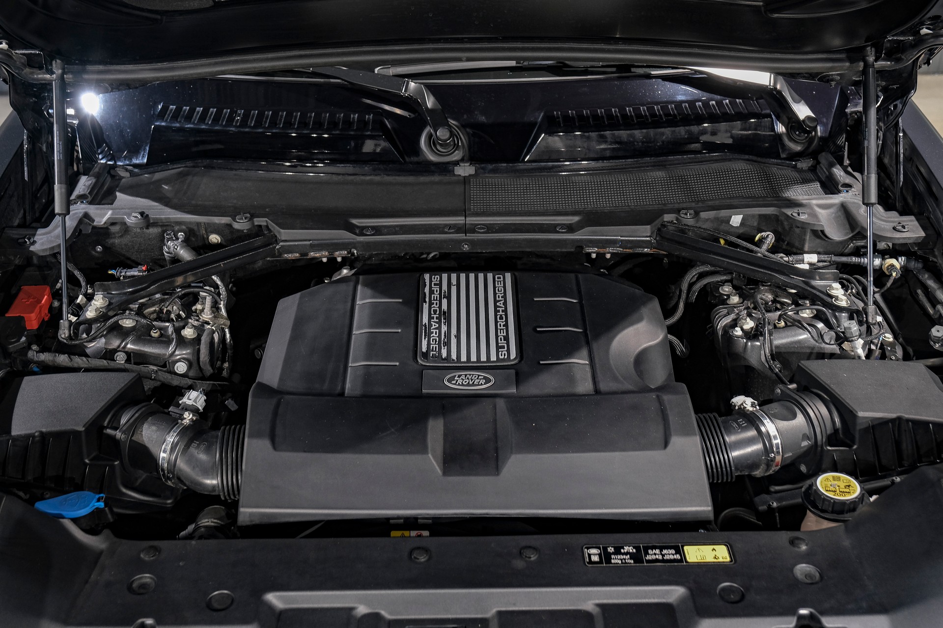 LAND ROVER Defender 90 V8 5.0 Carpathian Edition AT8-image-26