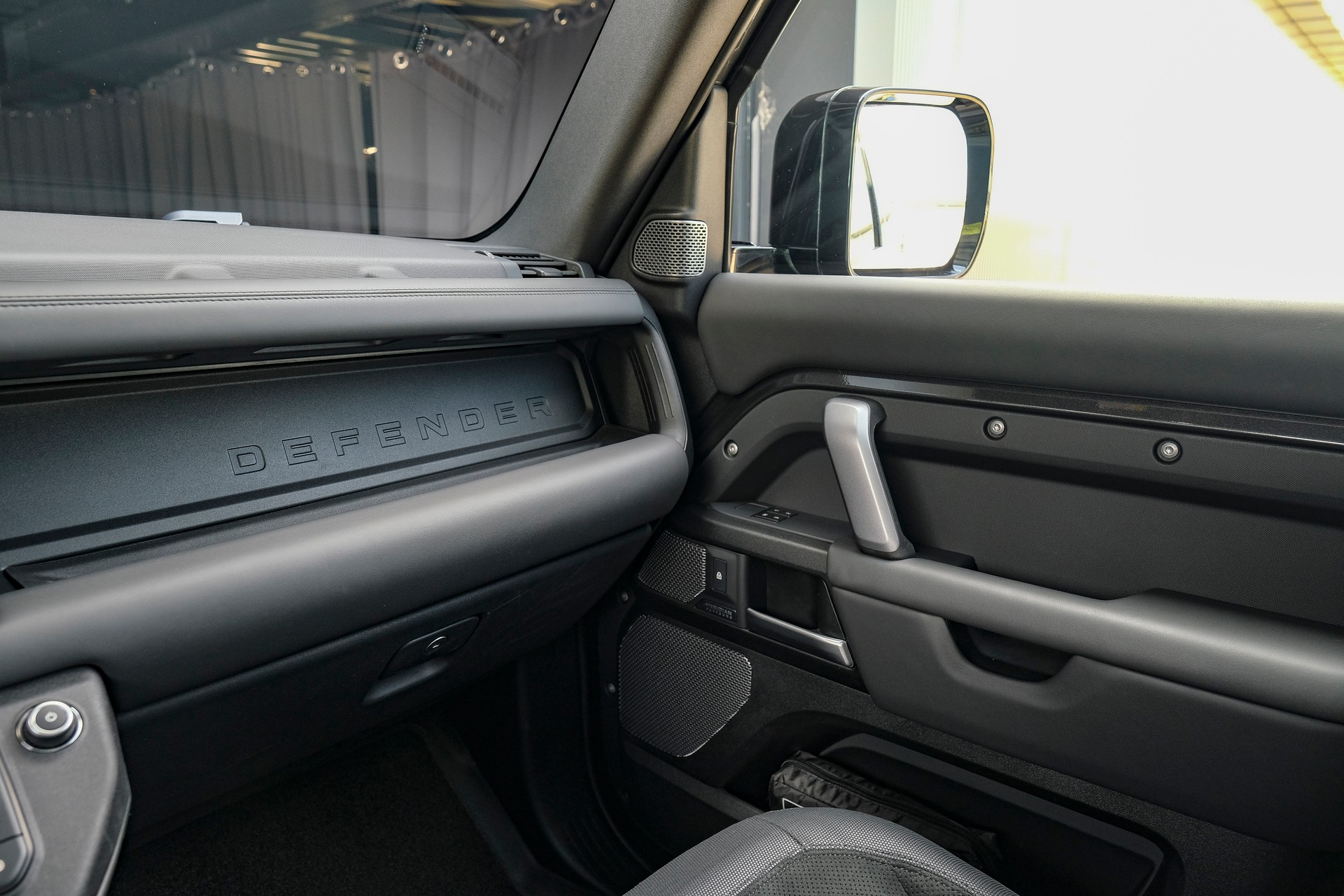 LAND ROVER Defender 90 V8 5.0 Carpathian Edition AT8-image-20