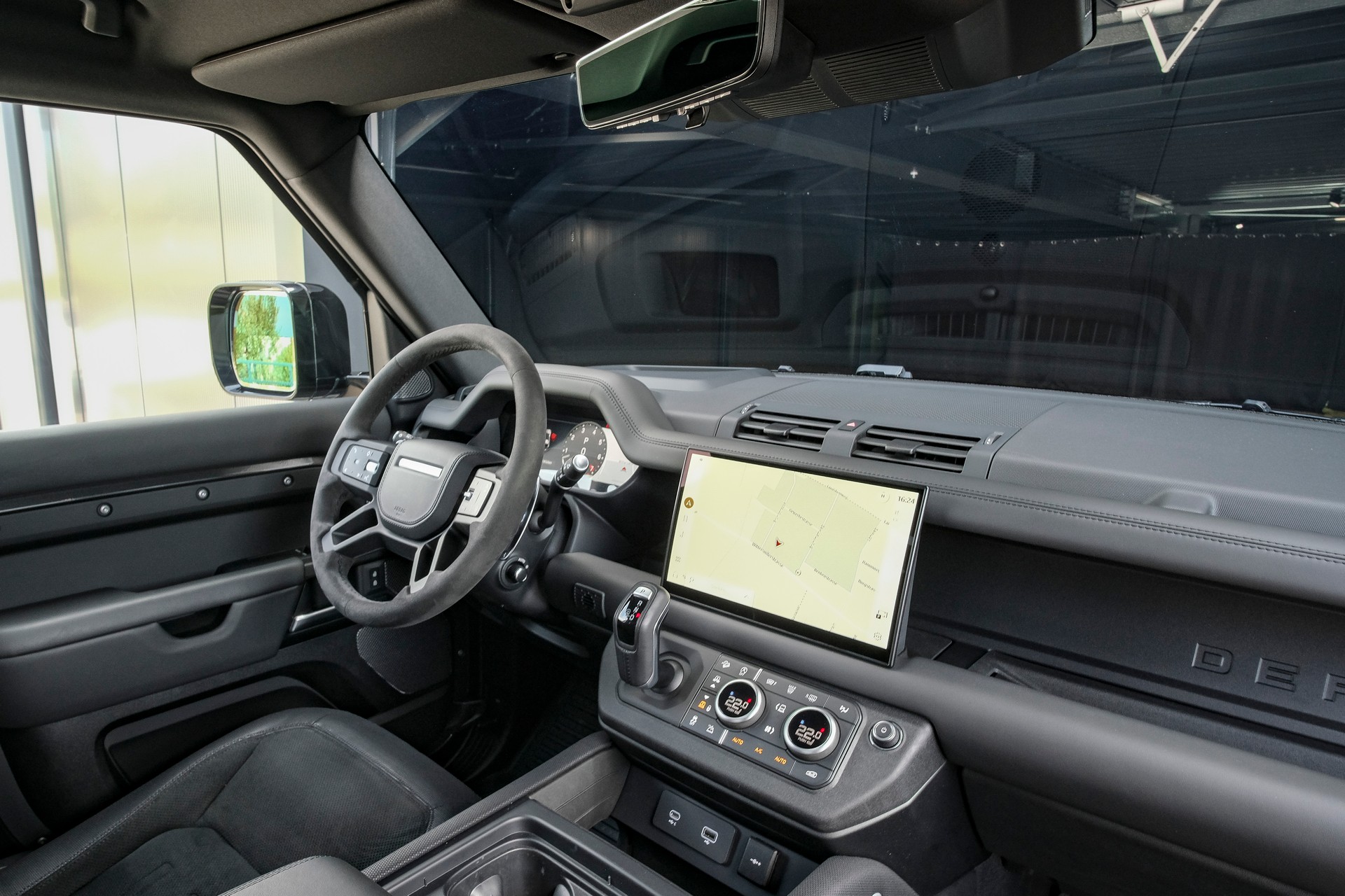 LAND ROVER Defender 90 V8 5.0 Carpathian Edition AT8-image-13