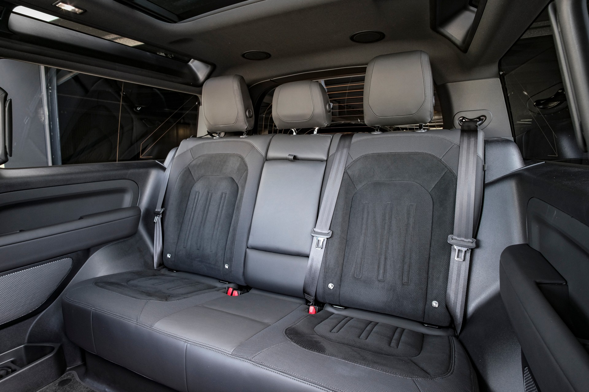 LAND ROVER Defender 90 V8 5.0 Carpathian Edition AT8-image-11