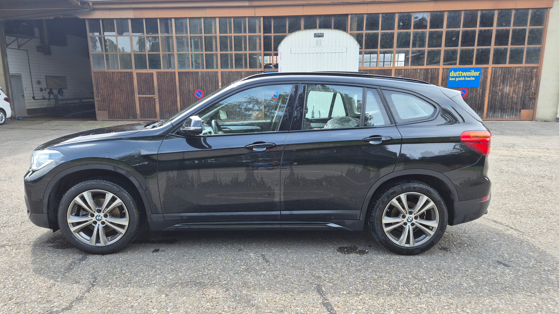 BMW X1 xDrive 18d Swiss Advantage Sport*Head up Display*Panoramadach*-showroom-element-1