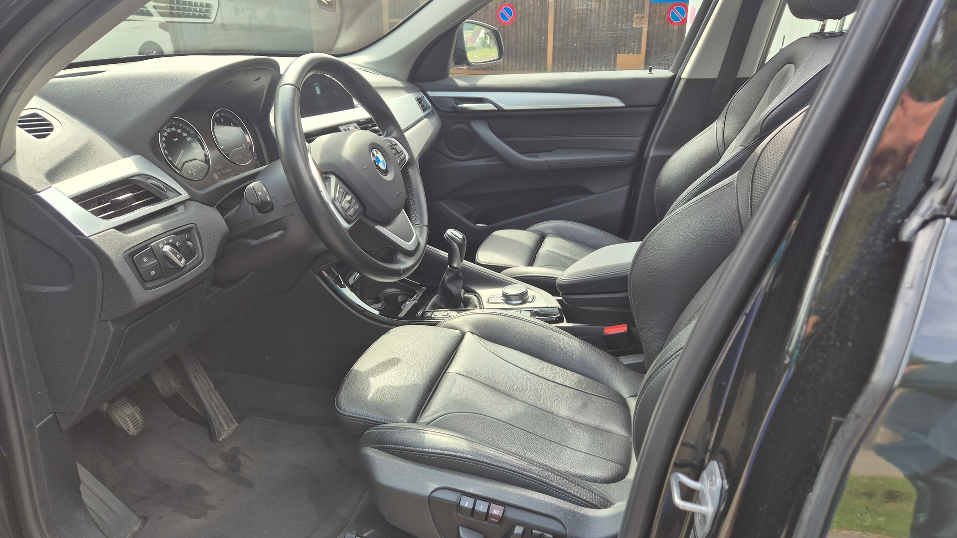 BMW X1 xDrive 18d Swiss Advantage Sport*Head up Display*Panoramadach*-image-7