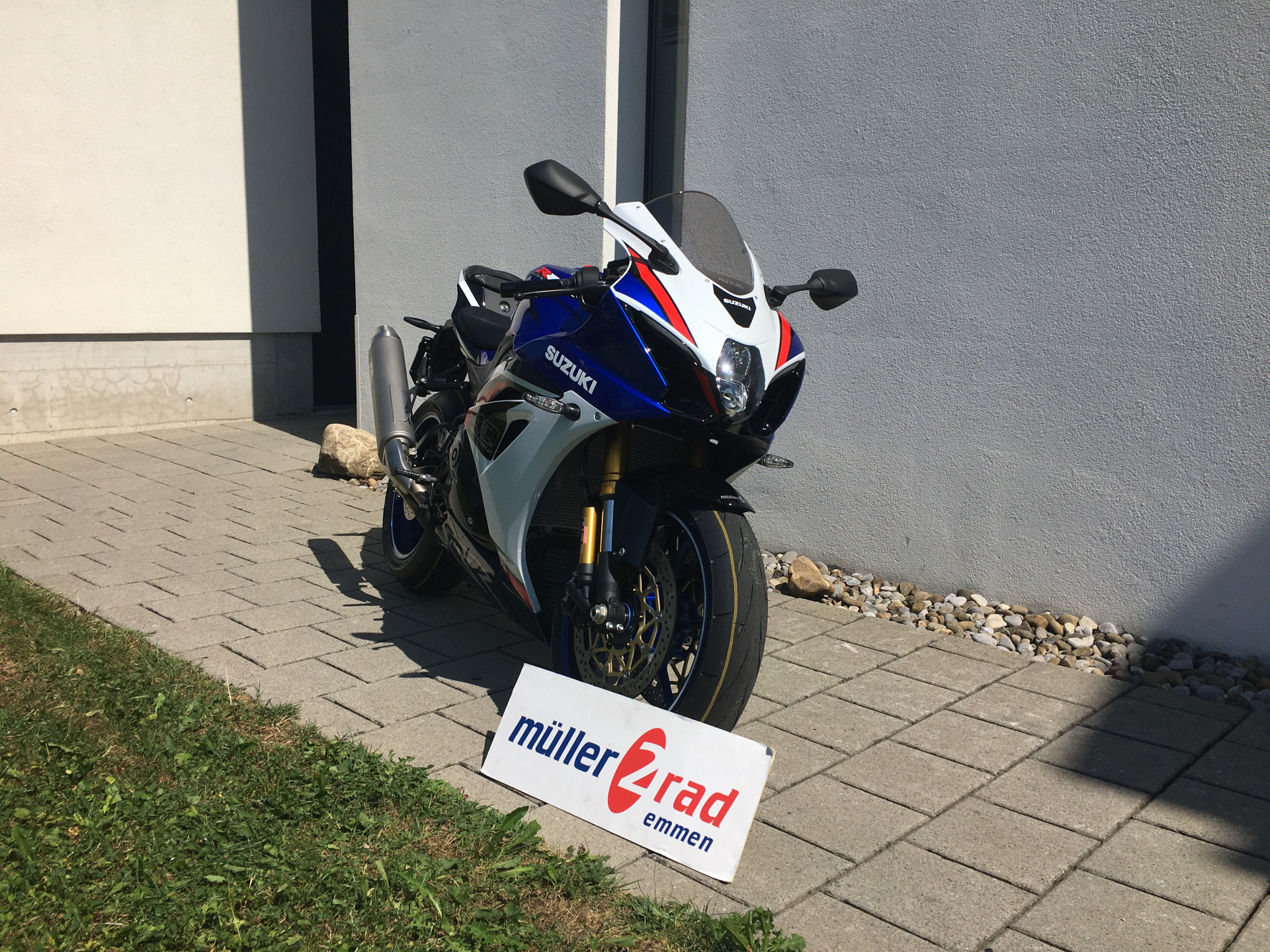 SUZUKI GSX-R 1000 R 40th Anniversary Edition-showroom-element-1