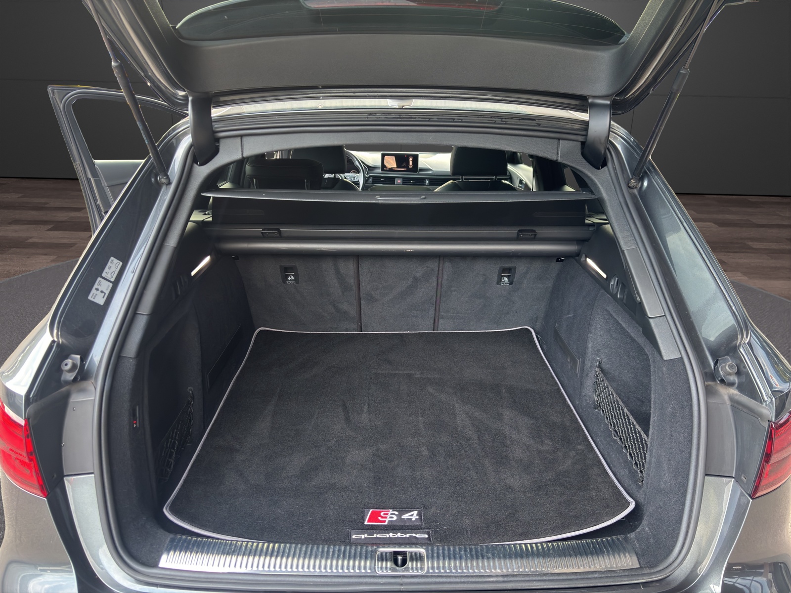 AUDI S4 Avant 3.0 TFSI quattro tiptronic-image-12