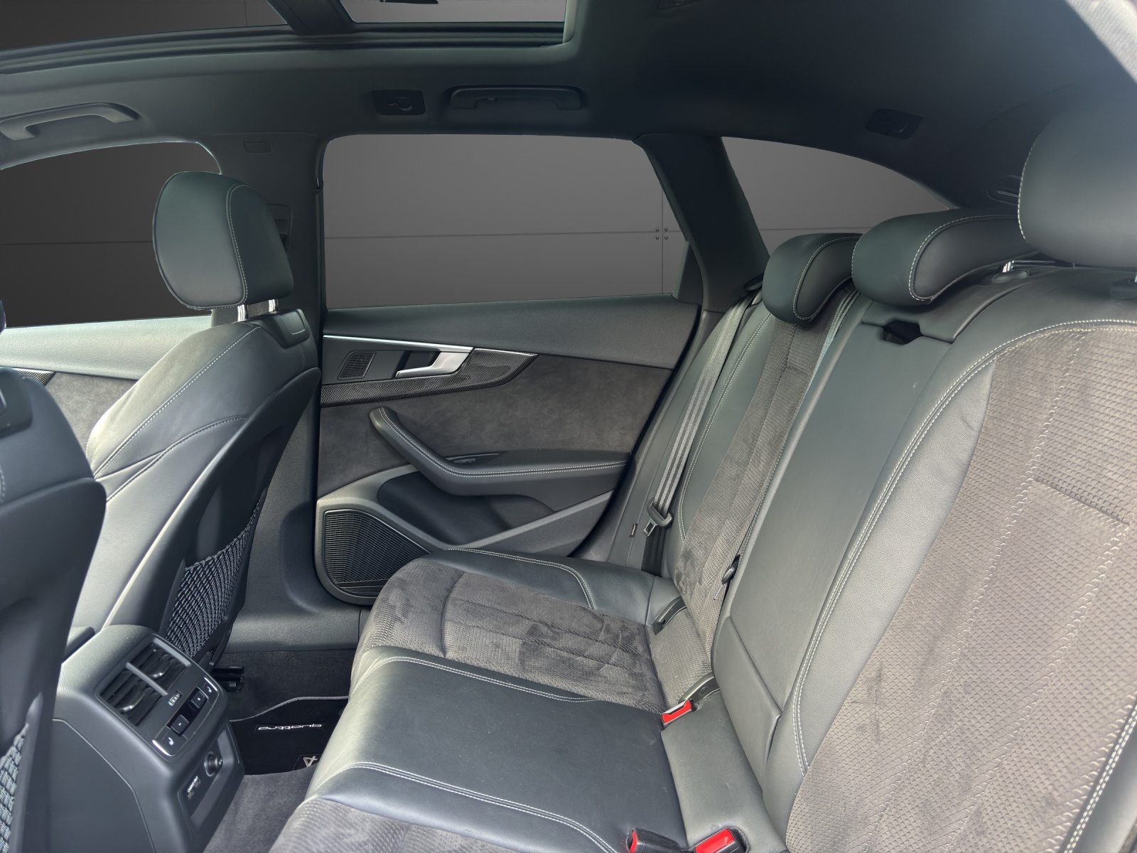 AUDI S4 Avant 3.0 TFSI quattro tiptronic-image-11