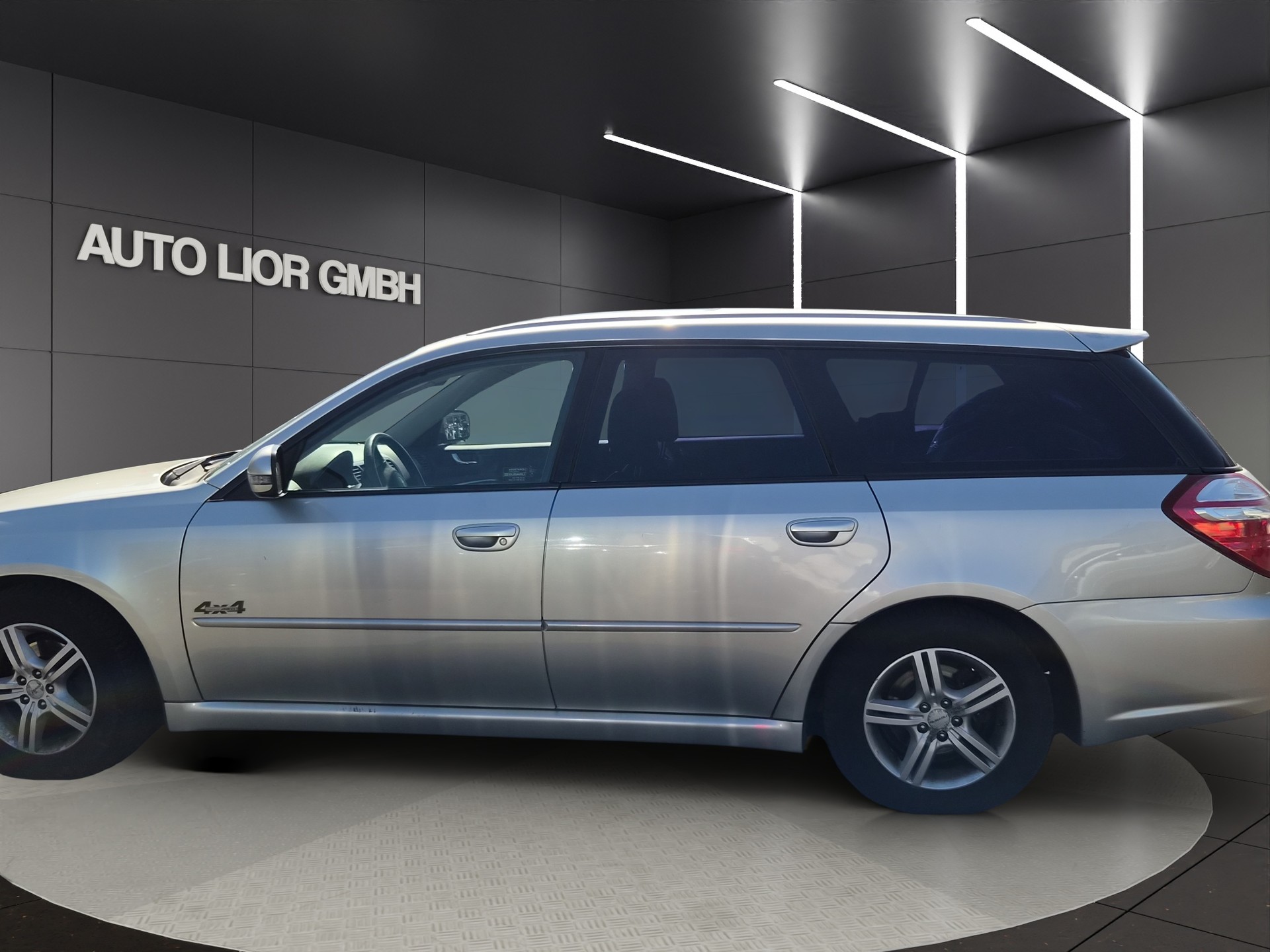 SUBARU Legacy 2.0R AWD Swiss-image-3