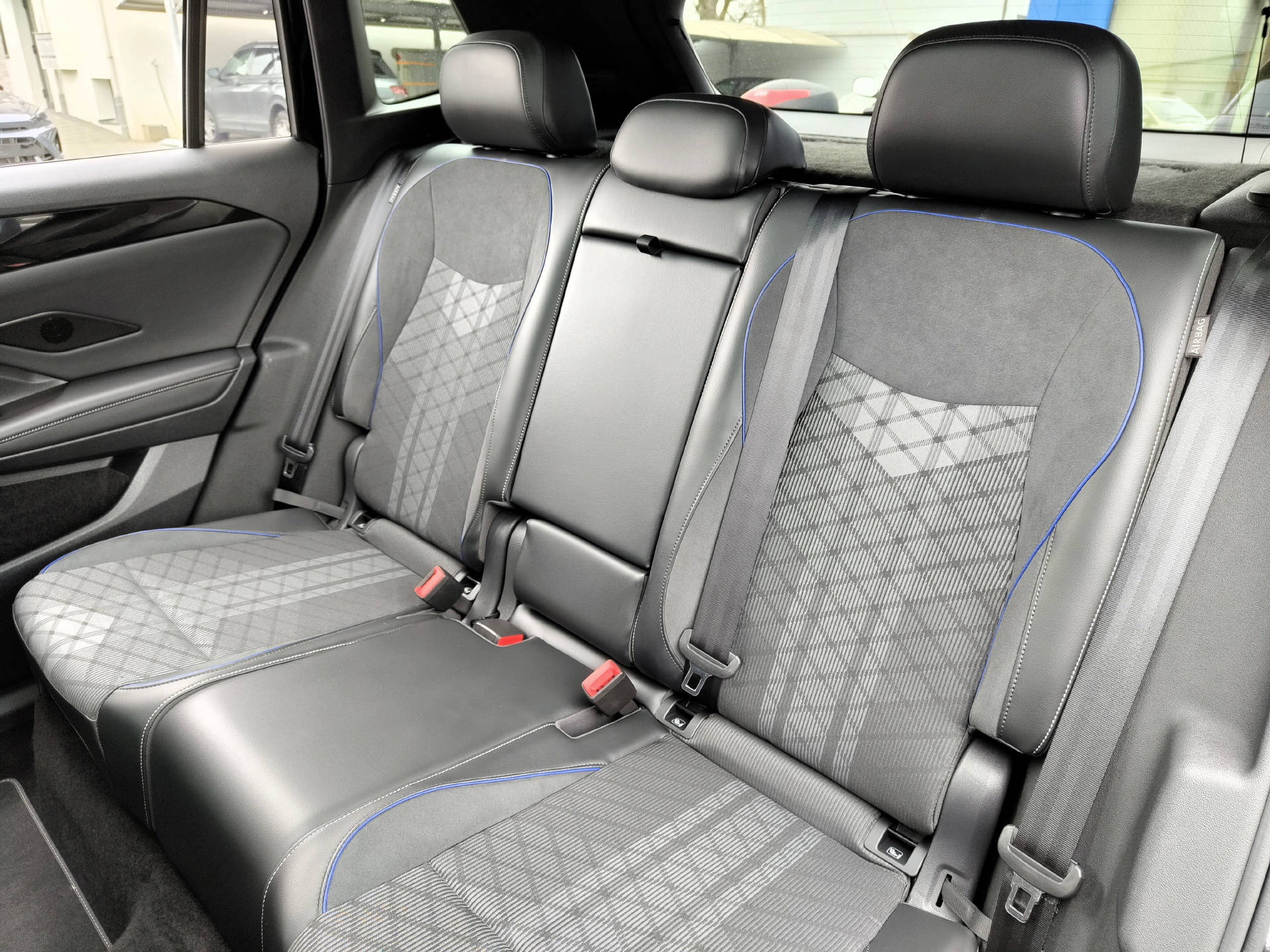 VW Tiguan 2.0 TSI R-Line DSG 4Motion-image-6