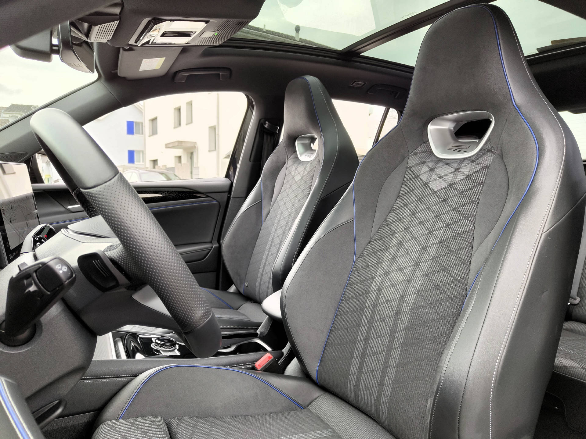 VW Tiguan 2.0 TSI R-Line DSG 4Motion-image-5