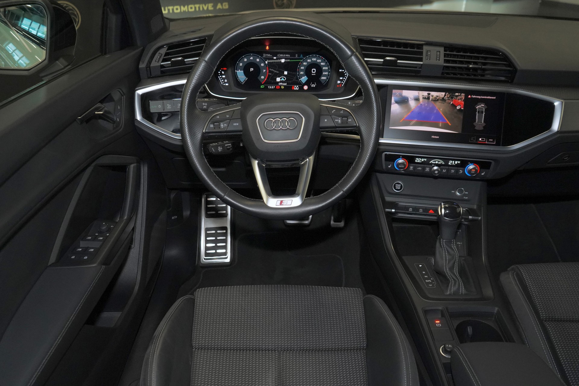 AUDI Q3 35 TFSI S line Attraction S-tronic * Abstadswarnung, Spurverlassenwarnung, Audi pre sense, Rückfahrtkamera, Sitzheizung *-image-2