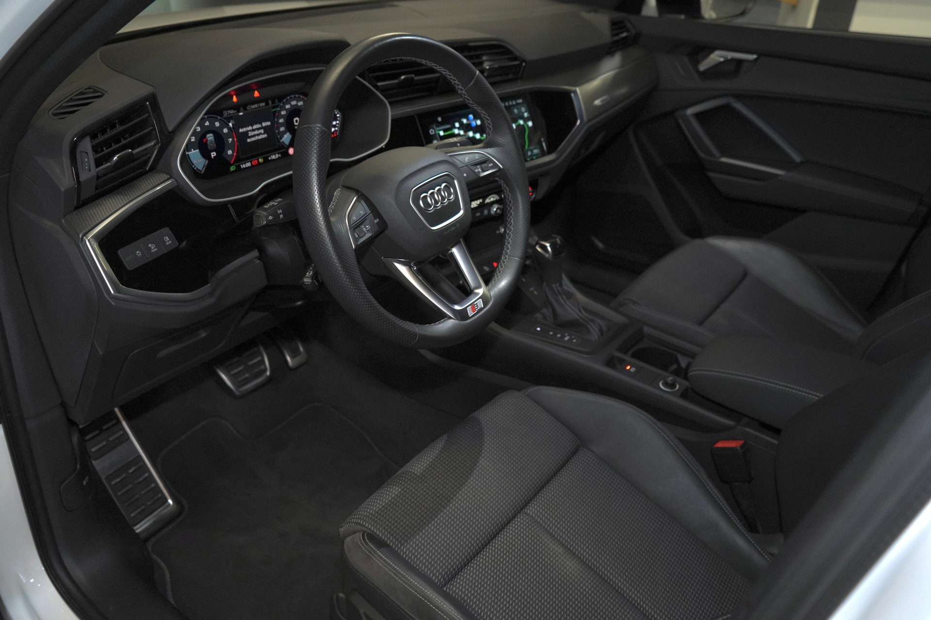 AUDI Q3 35 TFSI S line Attraction S-tronic * Abstadswarnung, Spurverlassenwarnung, Audi pre sense, Rückfahrtkamera, Sitzheizung *-image-7