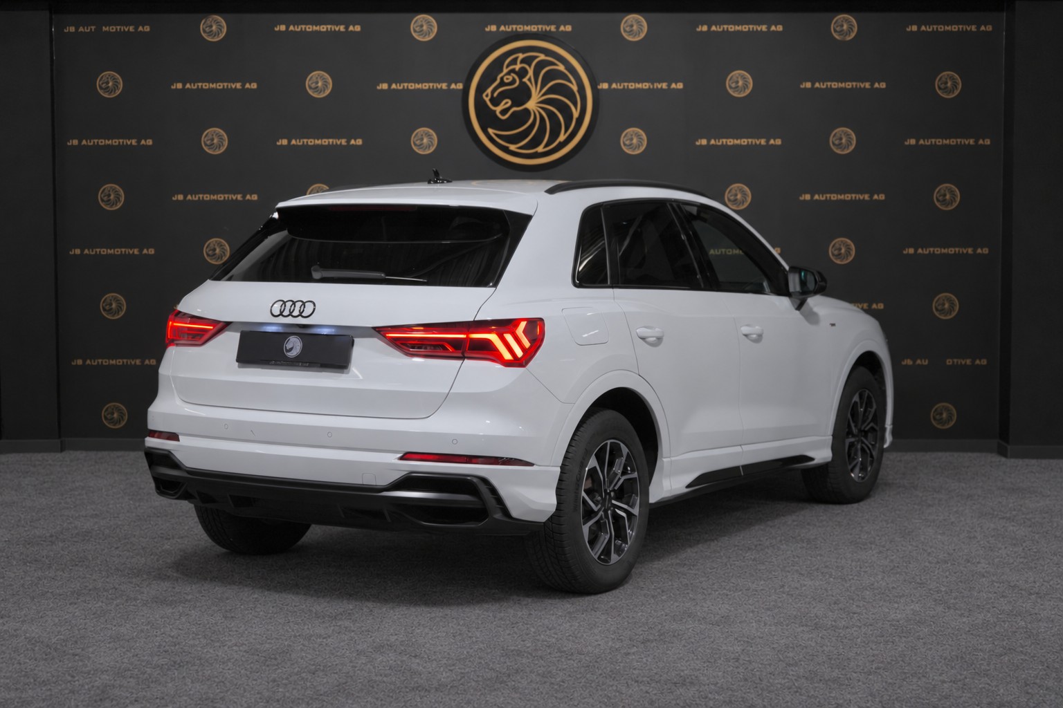 AUDI Q3 35 TFSI S line Attraction S-tronic * Abstadswarnung, Spurverlassenwarnung, Audi pre sense, Rückfahrtkamera, Sitzheizung *-image-1
