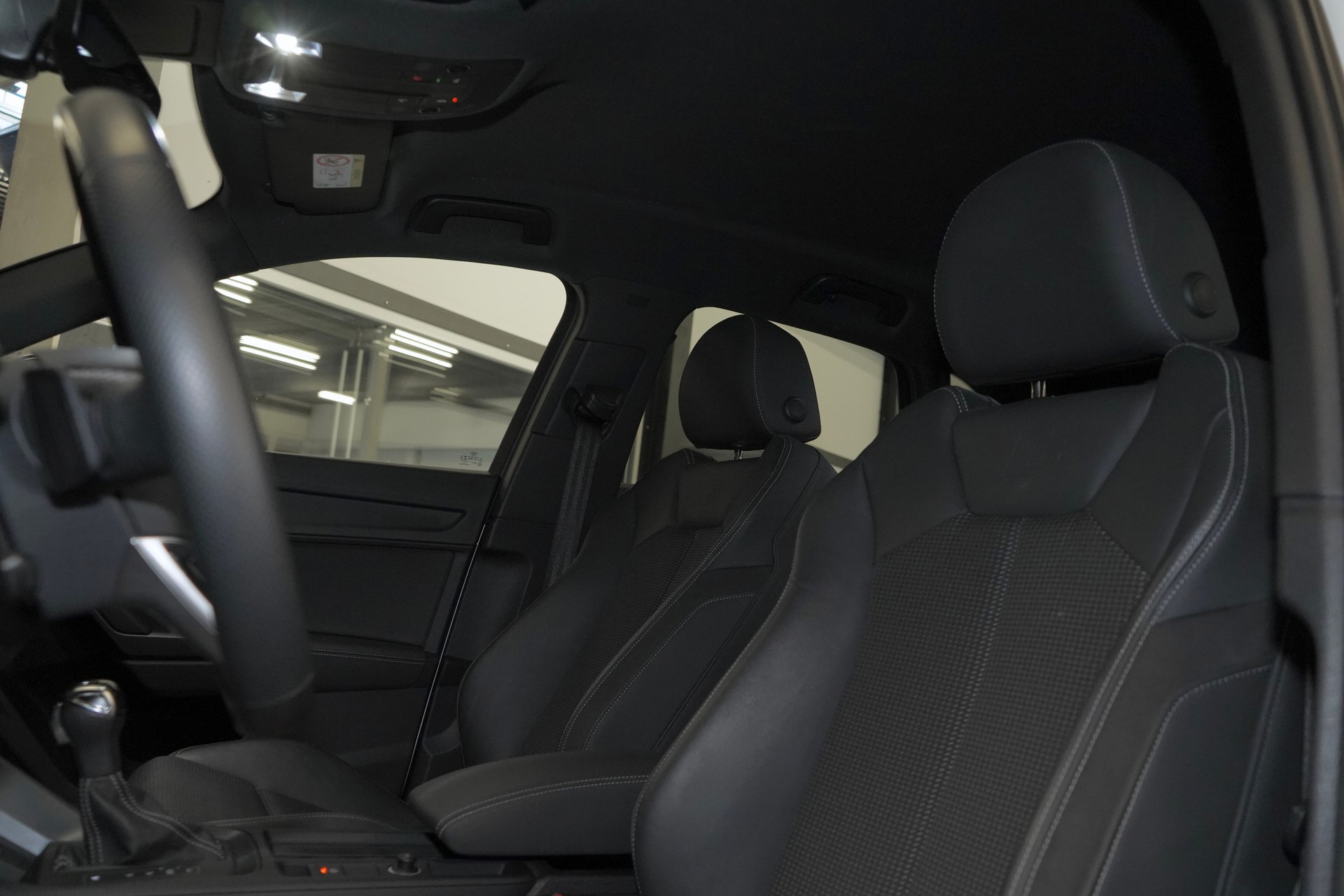 AUDI Q3 35 TFSI S line Attraction S-tronic * Abstadswarnung, Spurverlassenwarnung, Audi pre sense, Rückfahrtkamera, Sitzheizung *-image-4