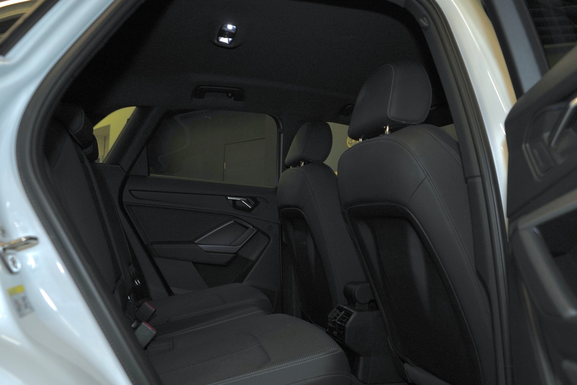 AUDI Q3 35 TFSI S line Attraction S-tronic * Abstadswarnung, Spurverlassenwarnung, Audi pre sense, Rückfahrtkamera, Sitzheizung *-image-9