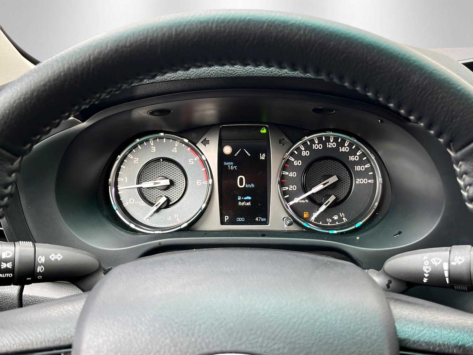 TOYOTA Hilux Double Cab.-Pick-up 2.4 D-4D 150 Style-image-9