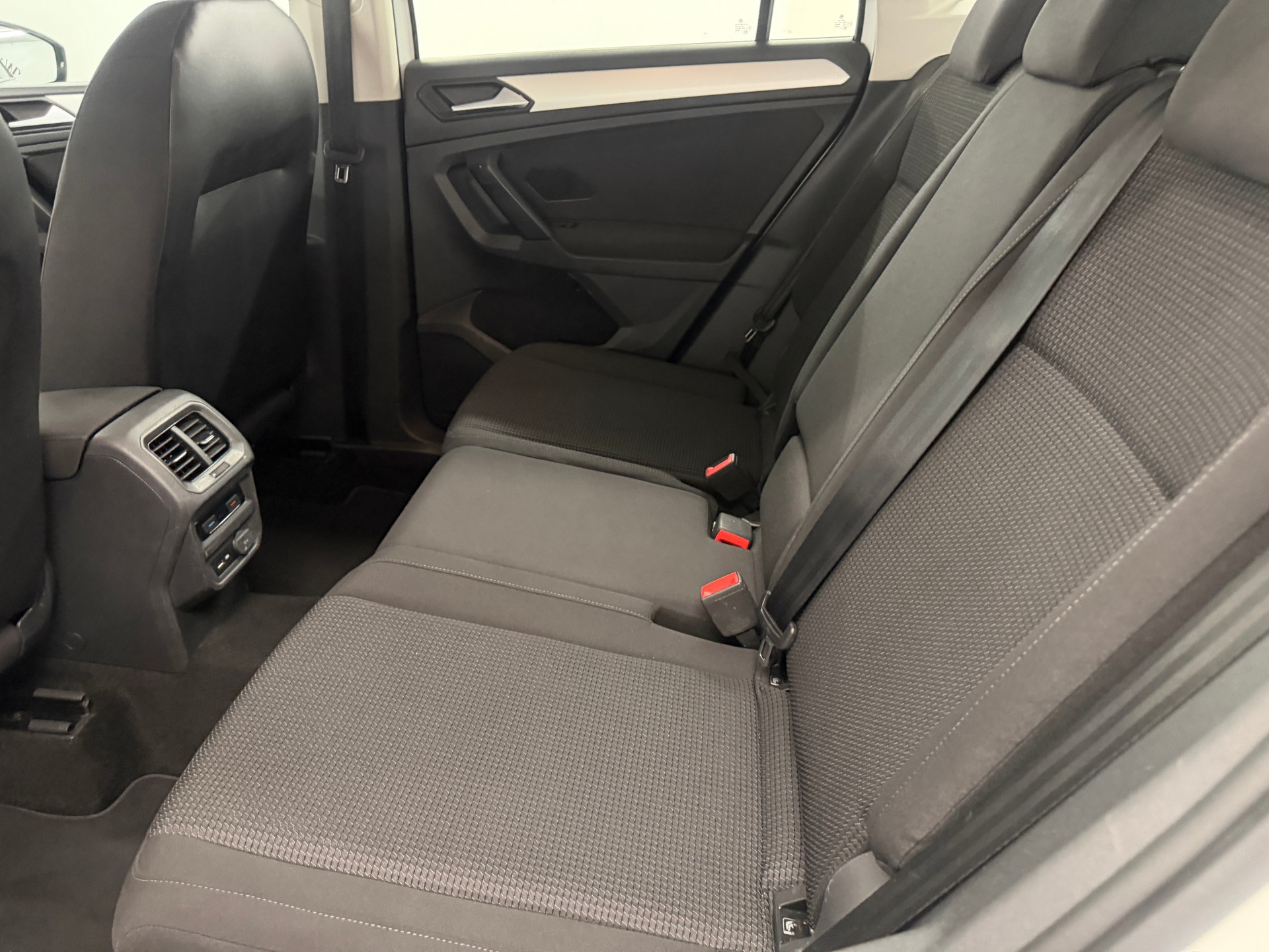 VW Tiguan 2.0 TDI SCR Comfortline 4Motion DSG-image-10