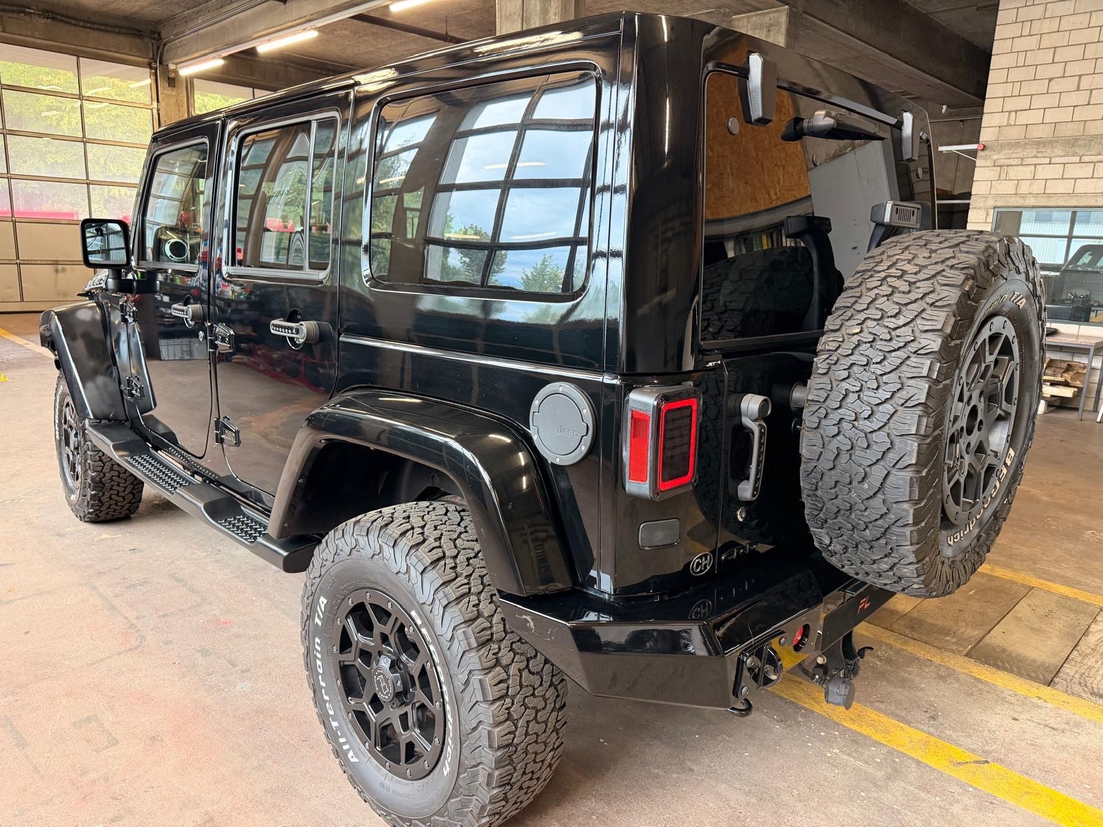 JEEP Wrangler 2.8CRD Unlimited-image-3