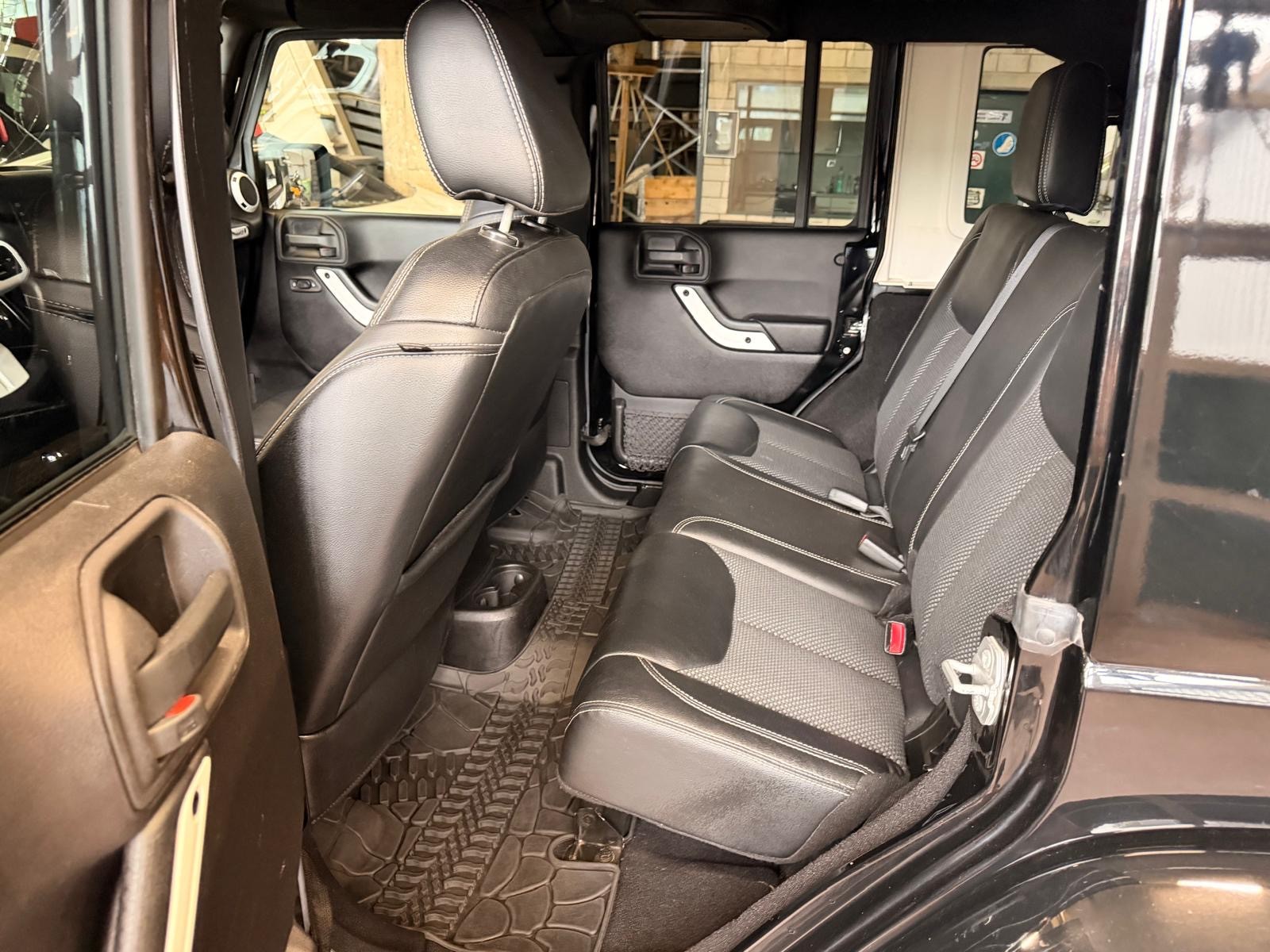 JEEP Wrangler 2.8CRD Unlimited-image-8