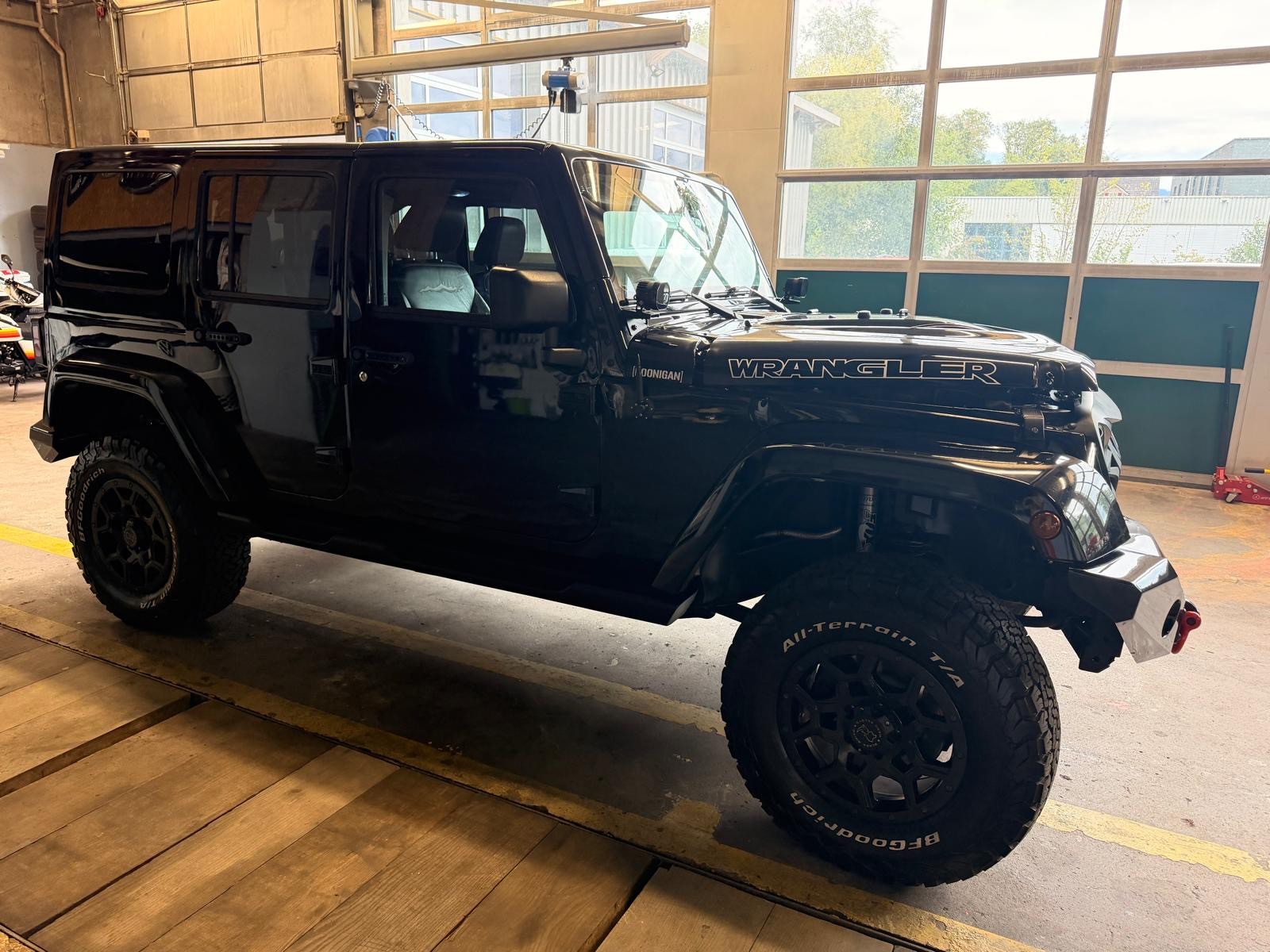 JEEP Wrangler 2.8CRD Unlimited-image-1