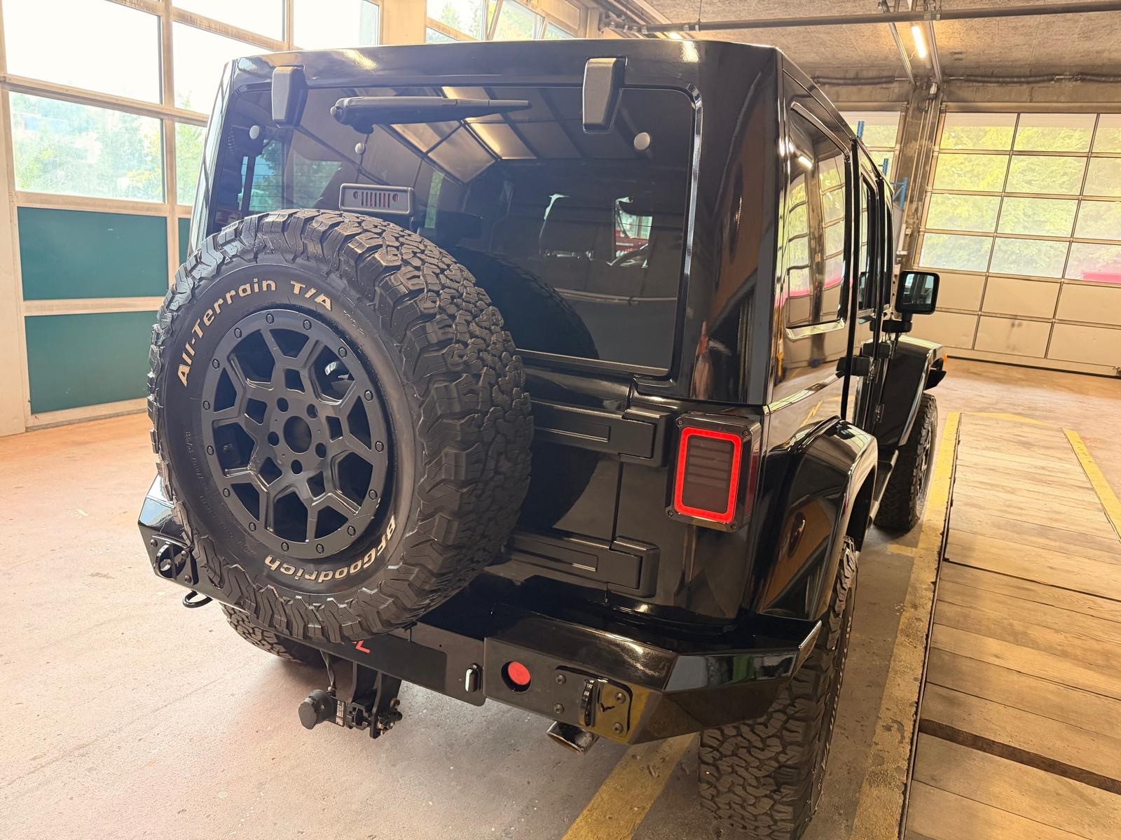 JEEP Wrangler 2.8CRD Unlimited-image-2