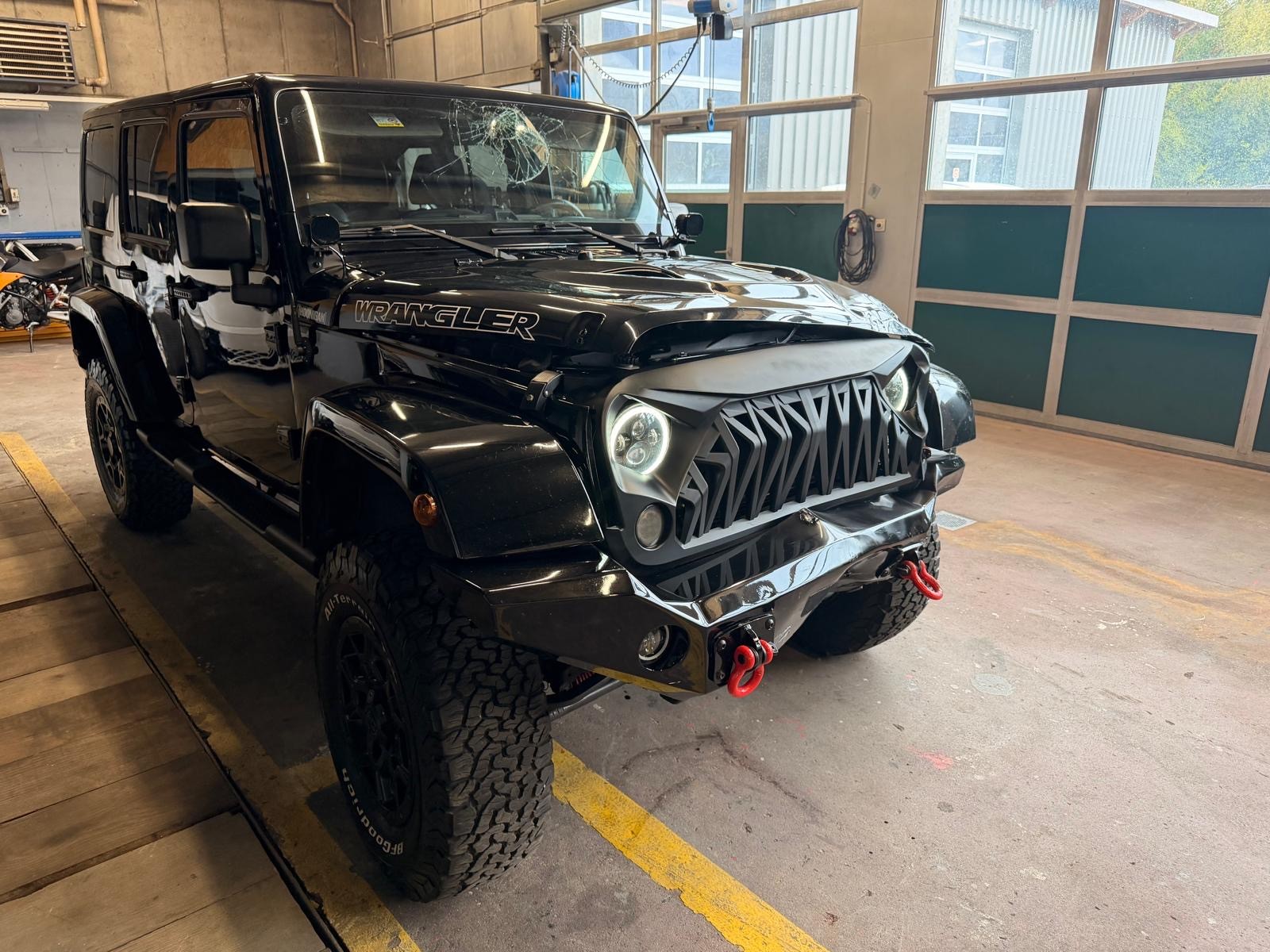 JEEP Wrangler 2.8CRD Unlimited-image-0