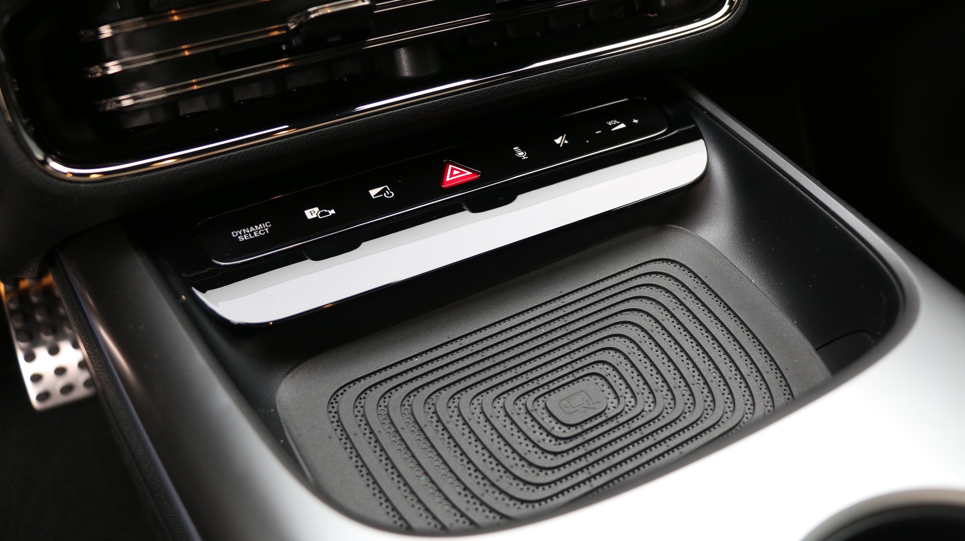 MERCEDES-BENZ CLA 220 8G-DCT 4Matic-image-14