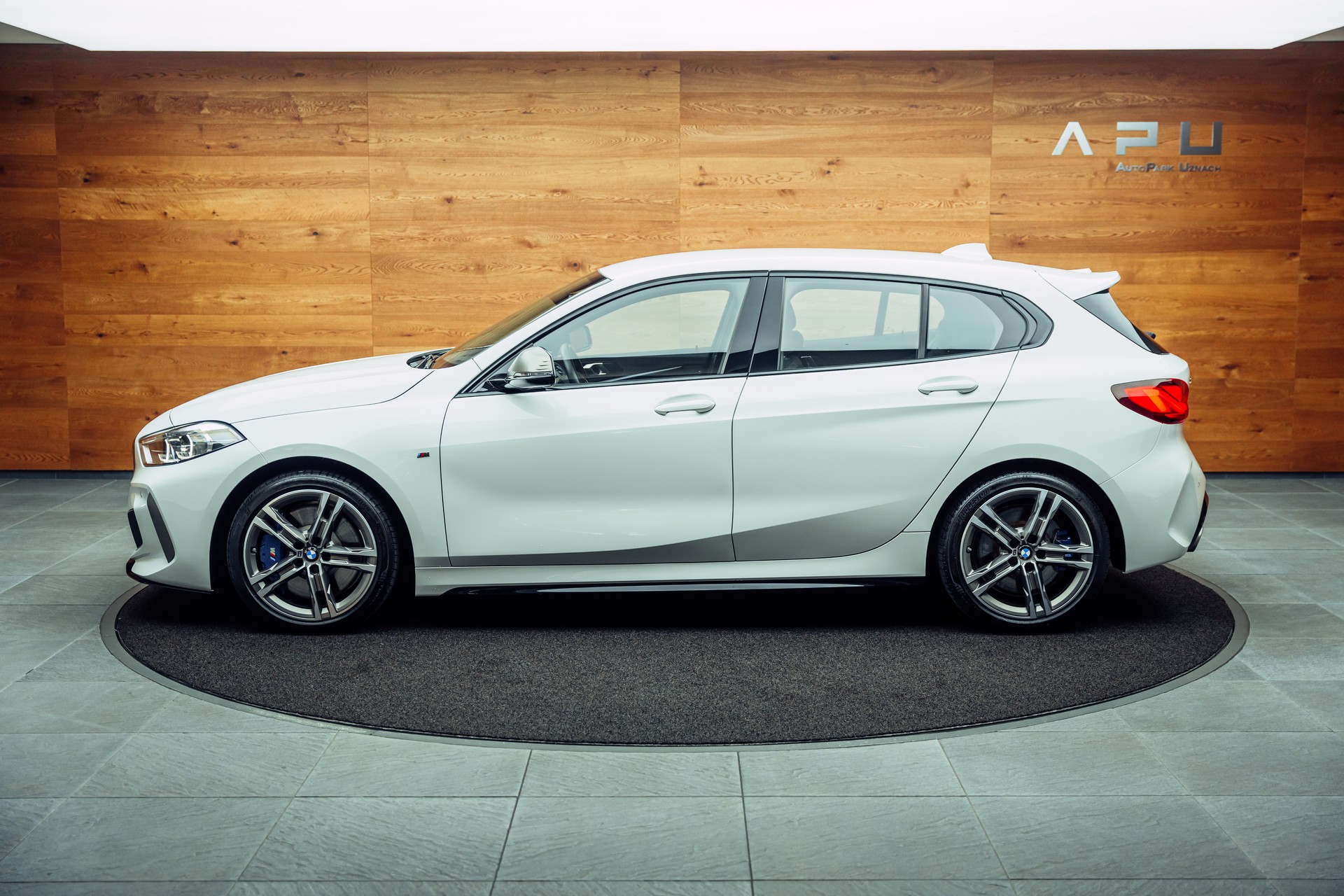 BMW M135i xDrive Steptronic-image-9
