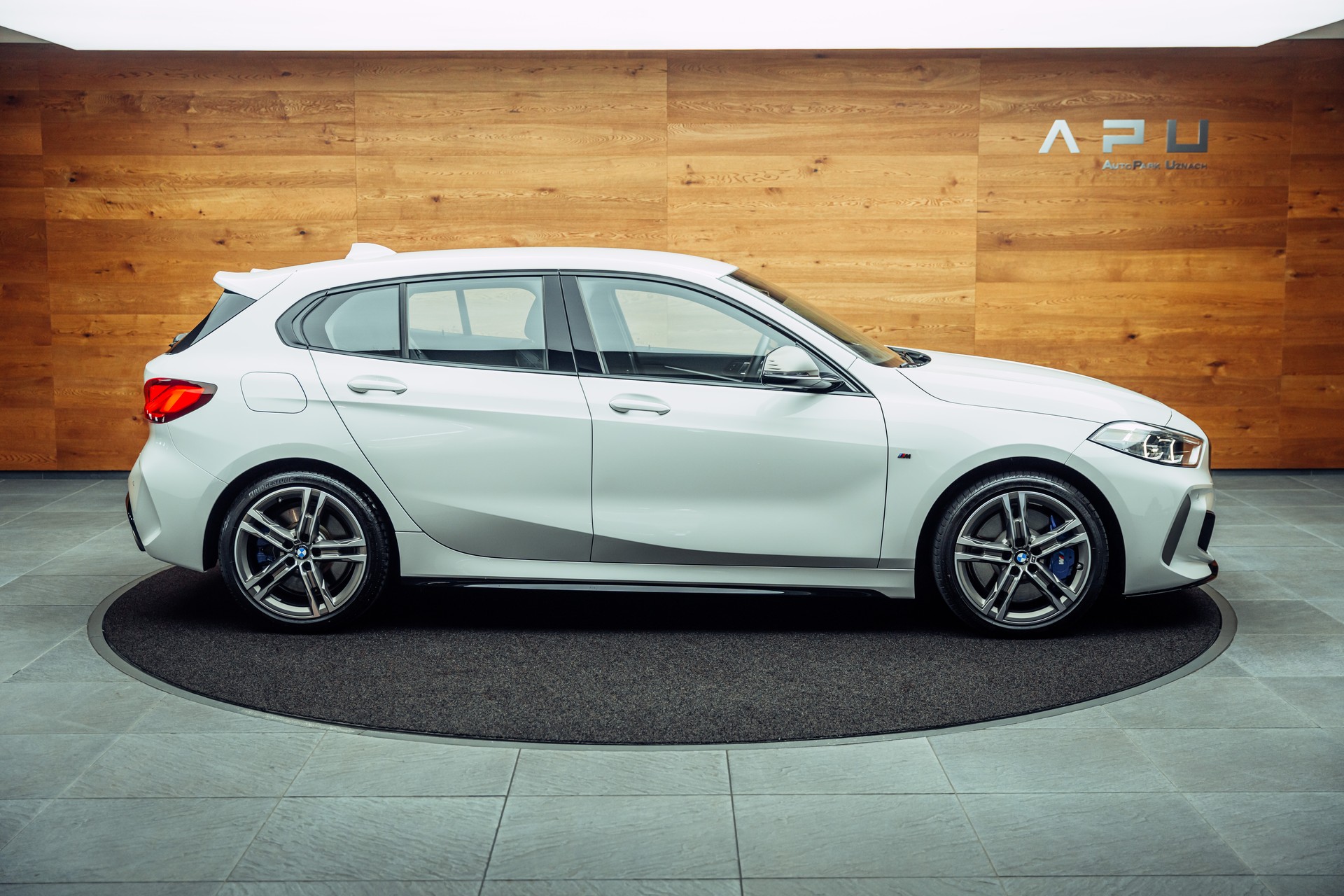 BMW M135i xDrive Steptronic-image-10
